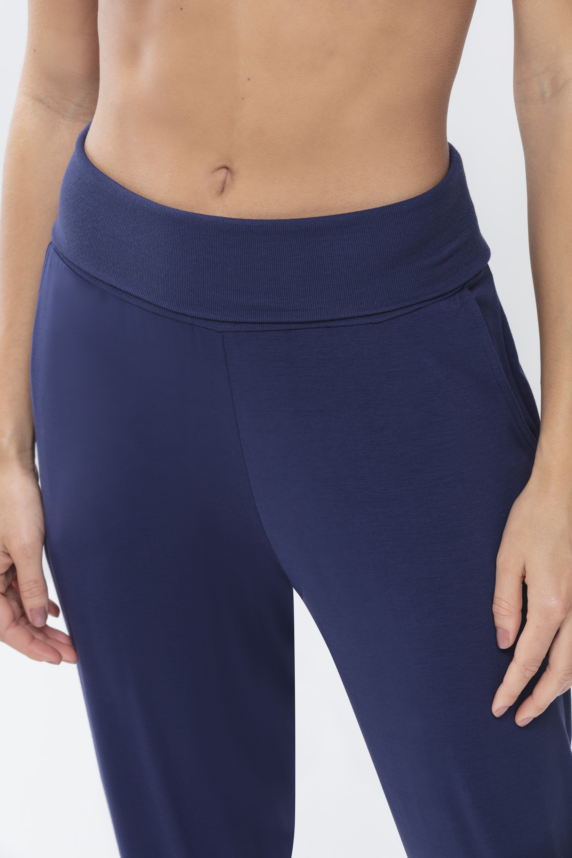 Yoga pants True Blue Serie Sleepy & Easy Detail View 01 | mey®
