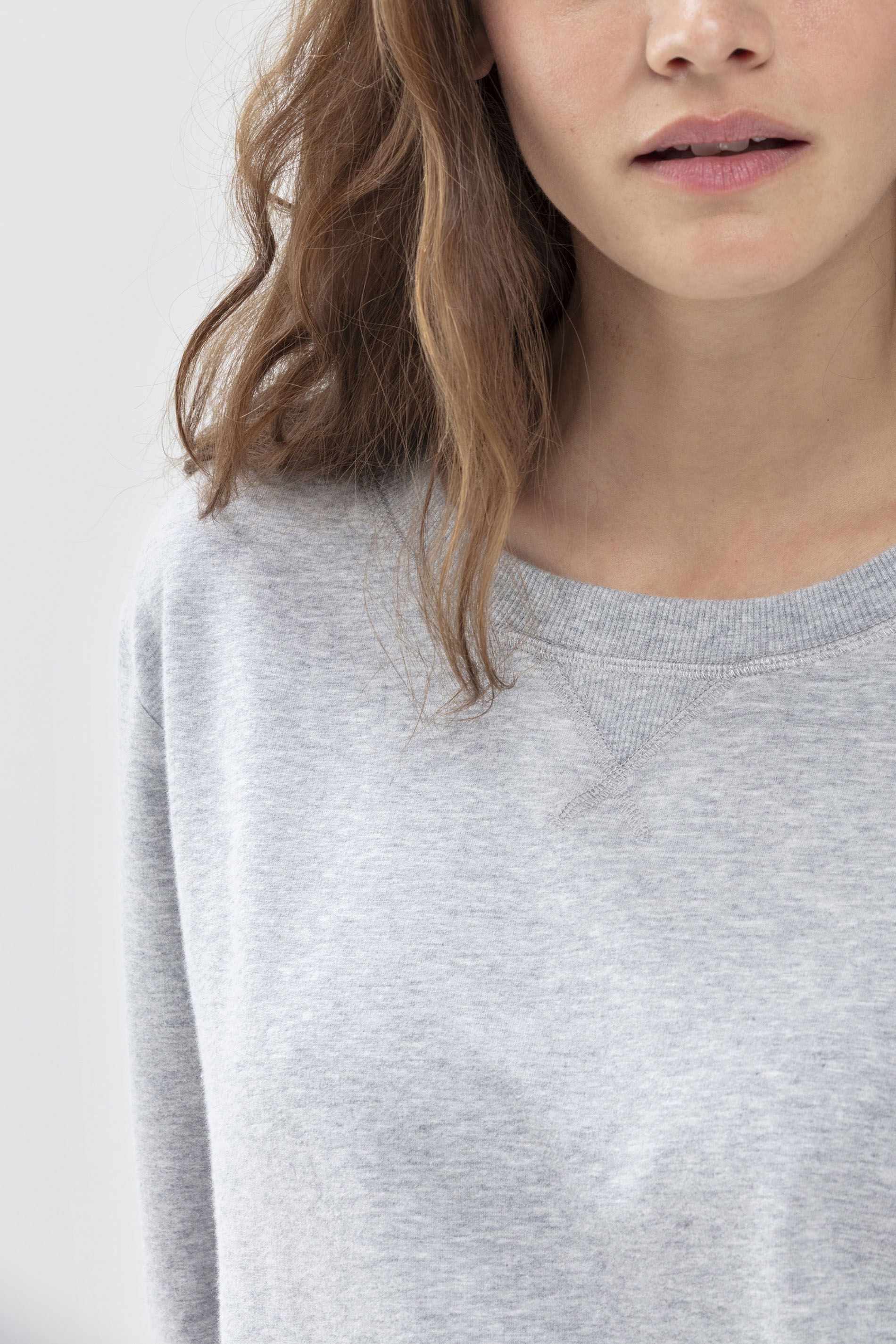 Sweater Grey Melange Night2Day Detailweergave 01 | mey®