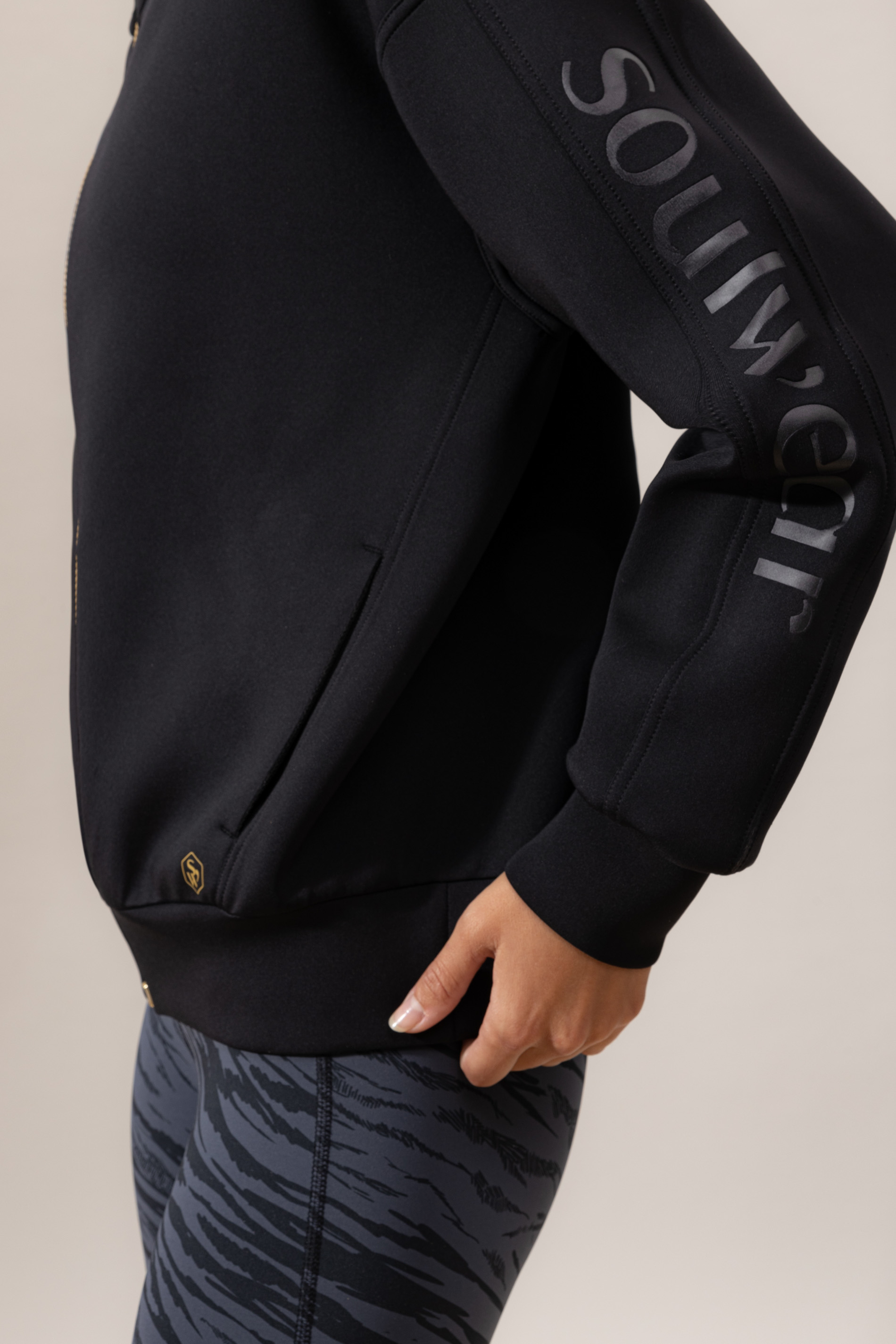 Hooded jacket Space Black Serie Balanced Detail View 02 | mey®