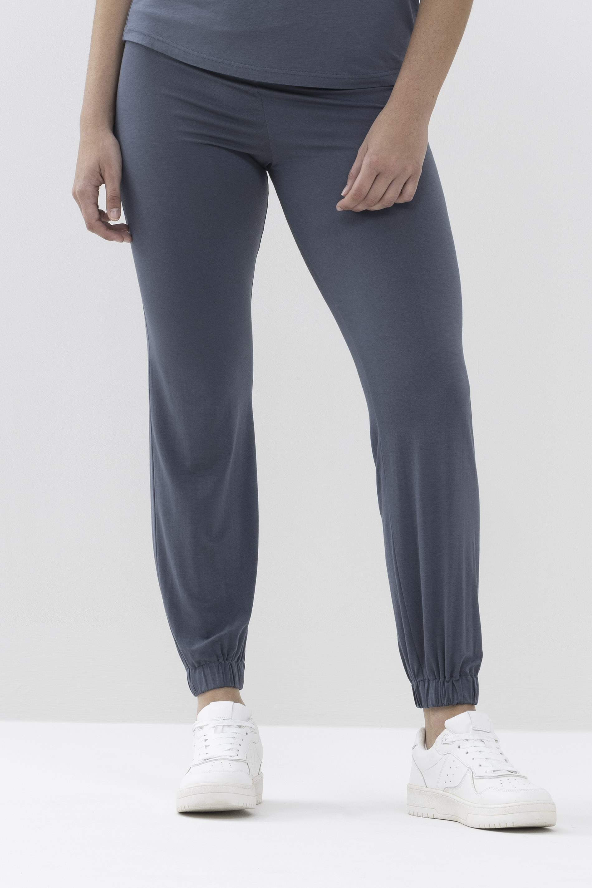 Yoga pants ankle-length Carbon Serie Breathable Front View | mey®