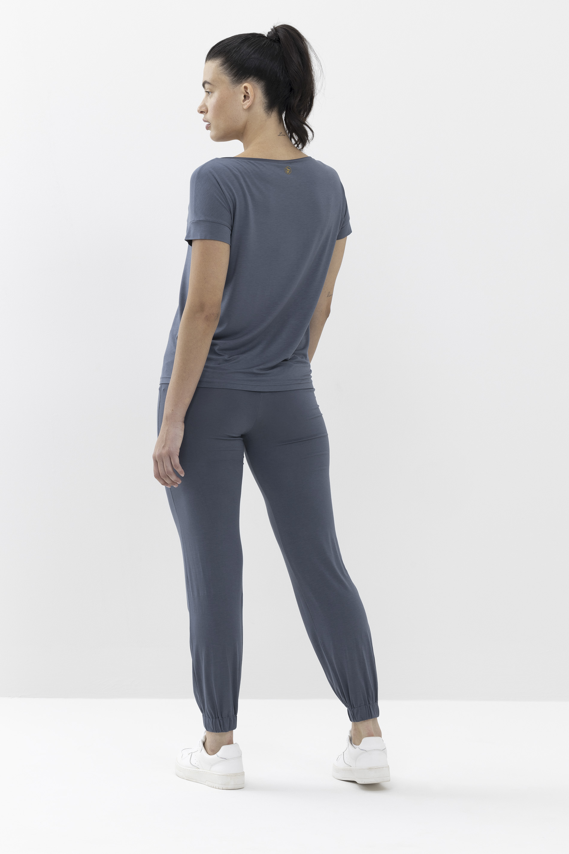 Yoga pants ankle-length Carbon Serie Breathable Rear View | mey®
