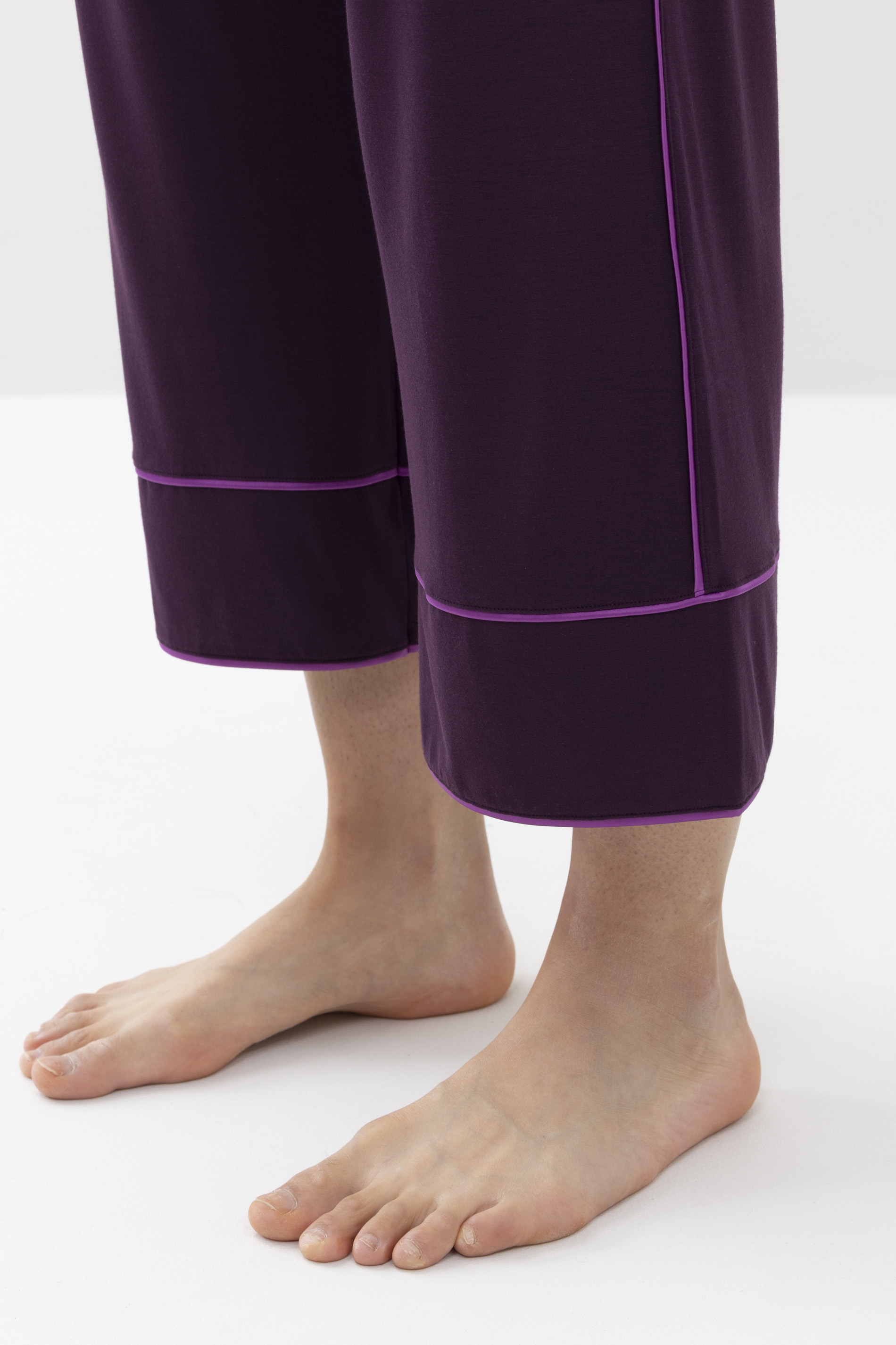 Ankle-length bottoms Dark Plum Serie Jeane Detail View 01 | mey®