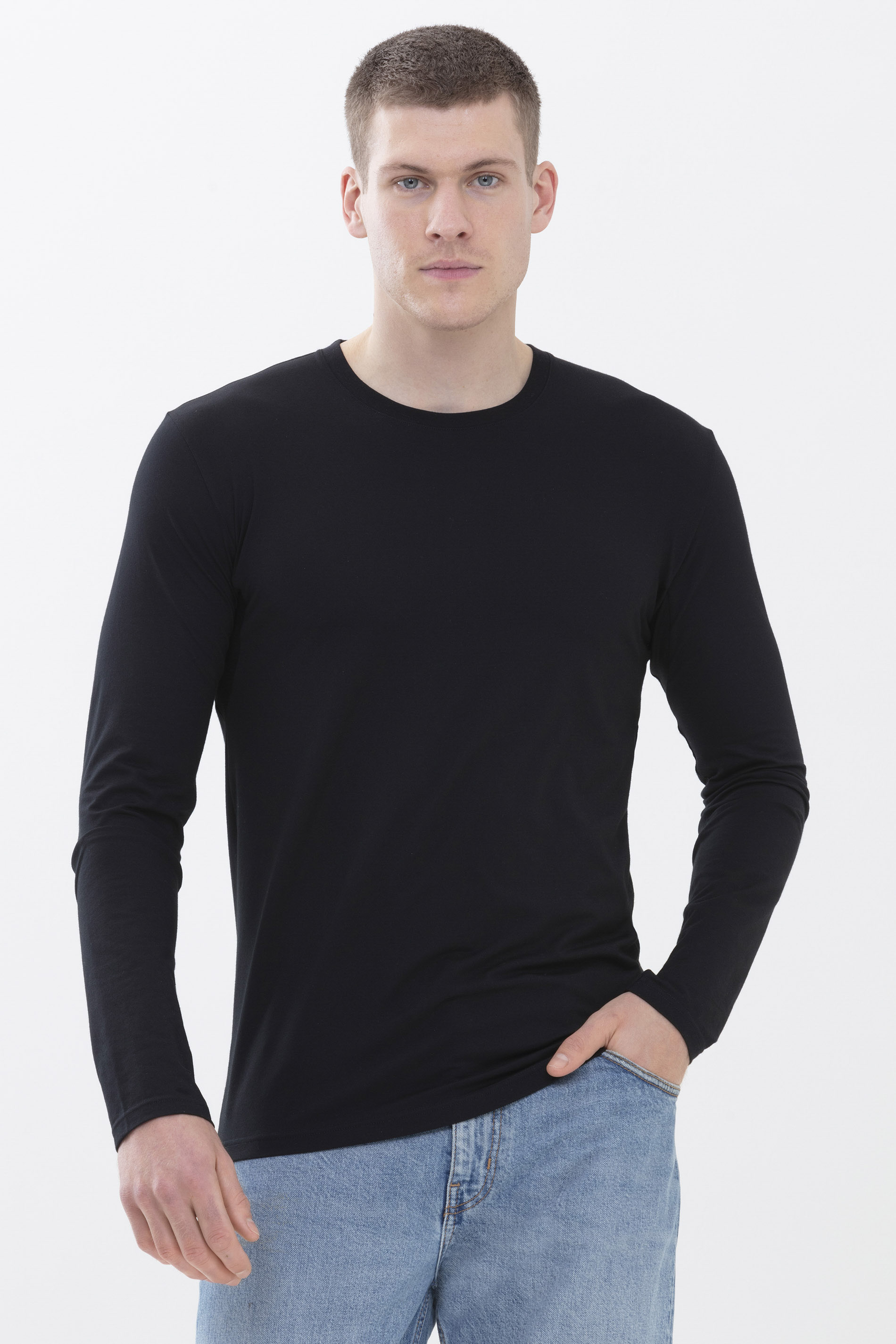 Hybrid-T-Shirt | Long-sleeve Black Serie Hybrid T-Shirt Front View | mey®