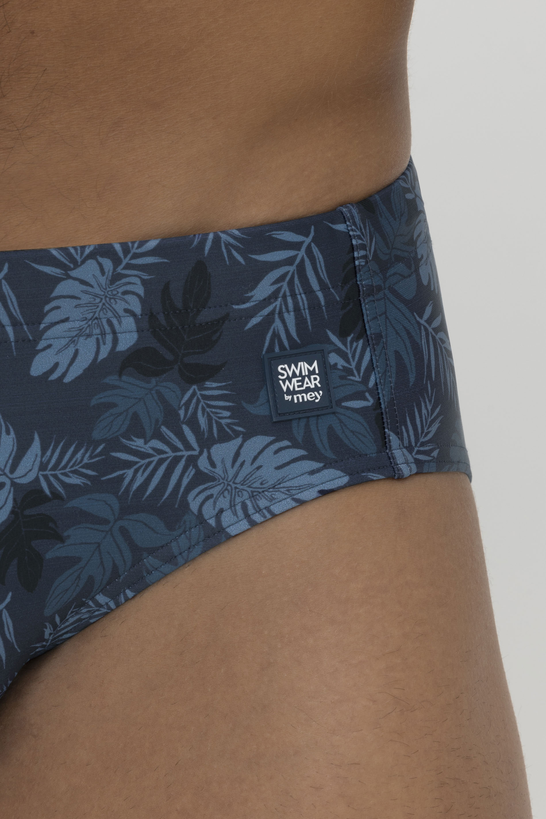 Swim shorts Serie Tonal Tropical Detail View 01 | mey®