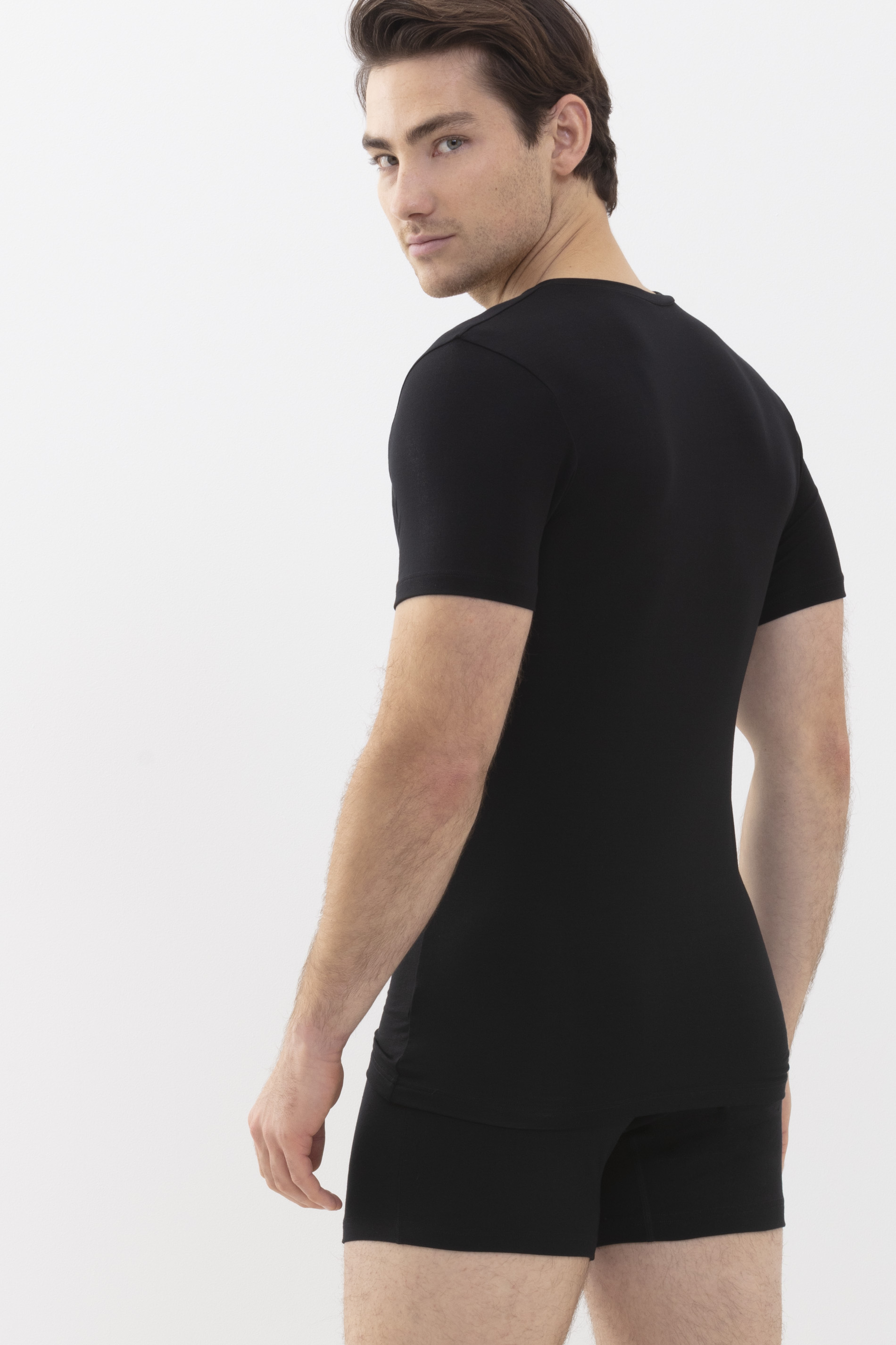 T-shirt Black Serie Superior Modal Rear View | mey®
