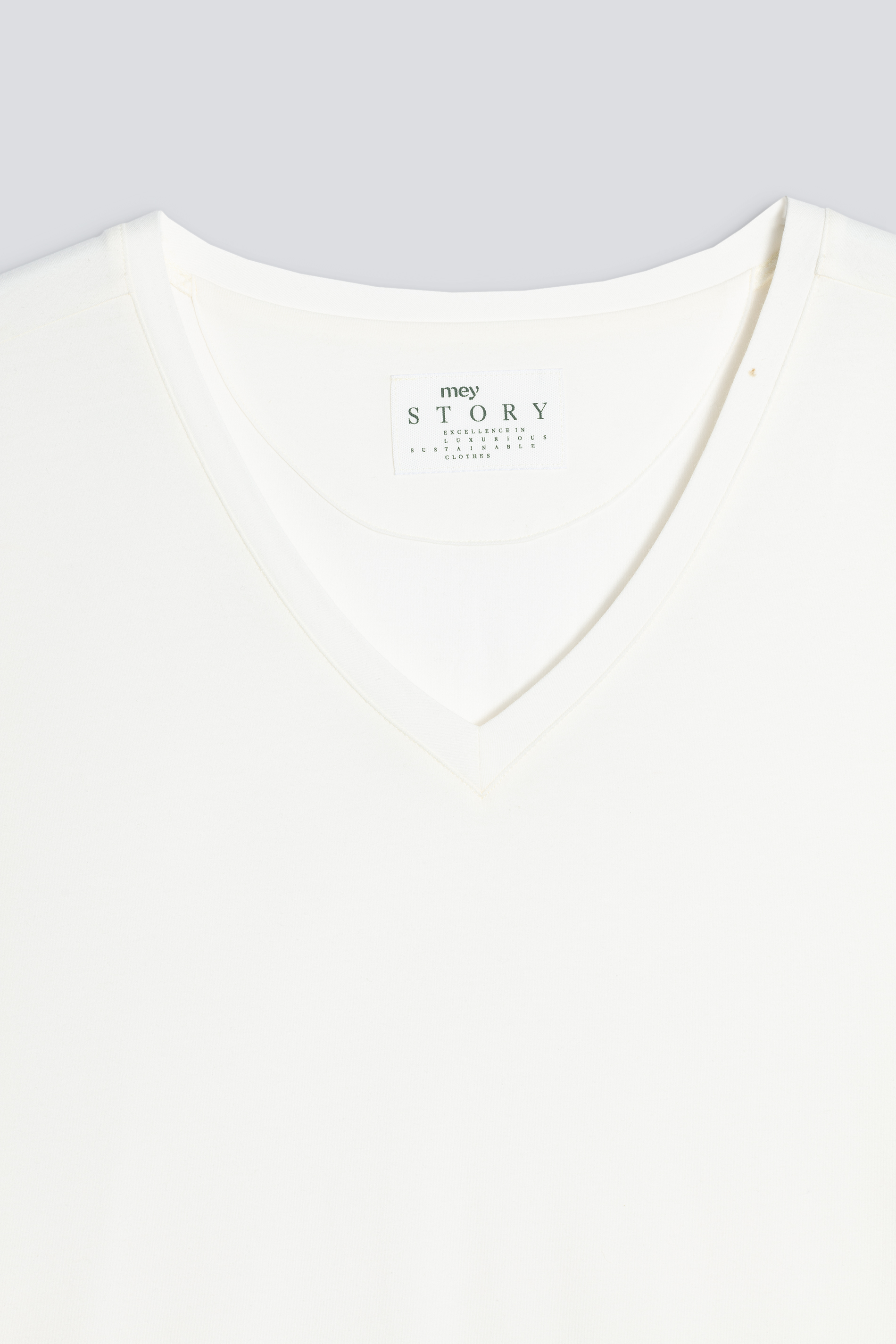 V-neck T-shirt Whisper White Serie Magila Singola Detail View 01 | mey®