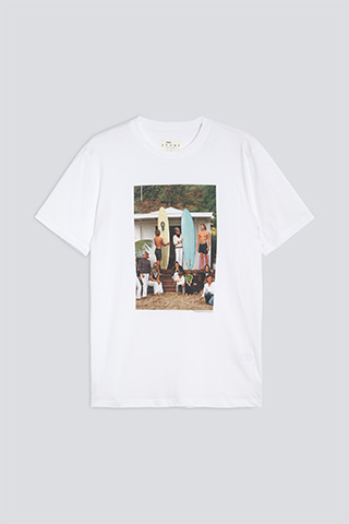 T-shirt Serie Photograph by Slim Aarons Front View | mey®
