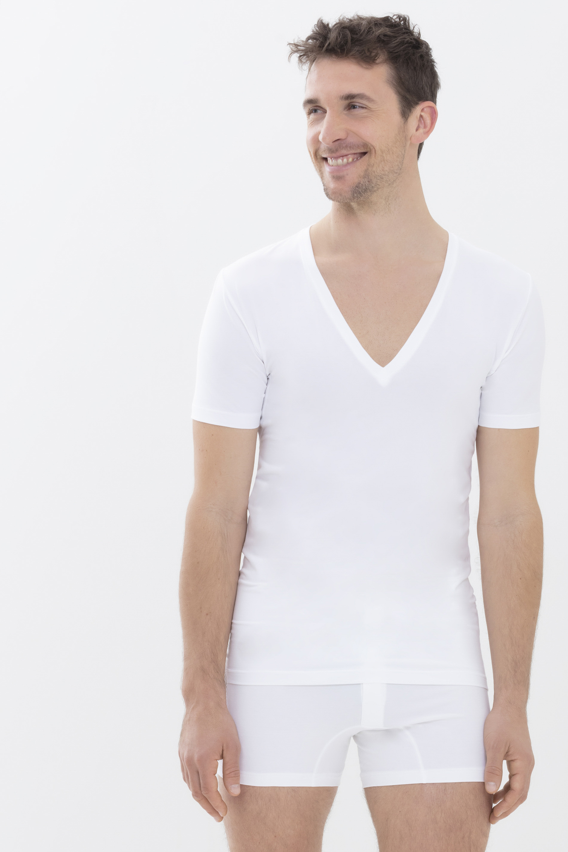 V-Neck White Business Class Front View | mey®