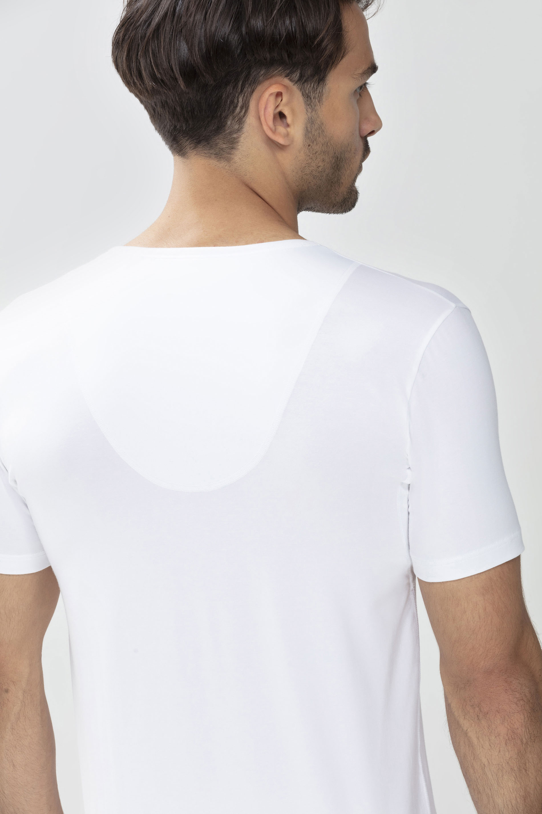 Das Drunterhemd - V-Neck White Serie Dry Cotton Functional  Rear View | mey®