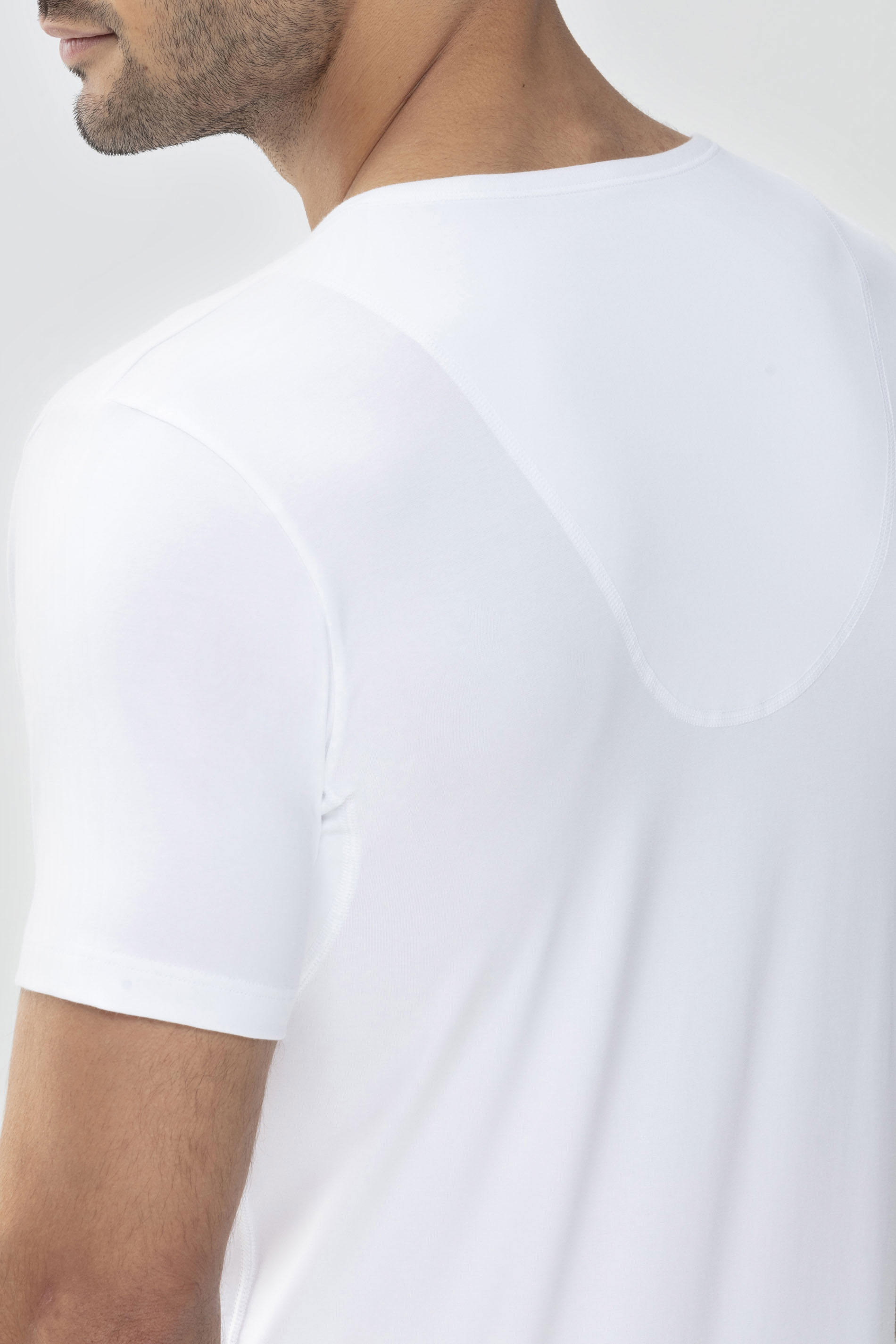 Das Drunterhemd - V-Neck White Serie Dry Cotton Functional  Detail View 01 | mey®