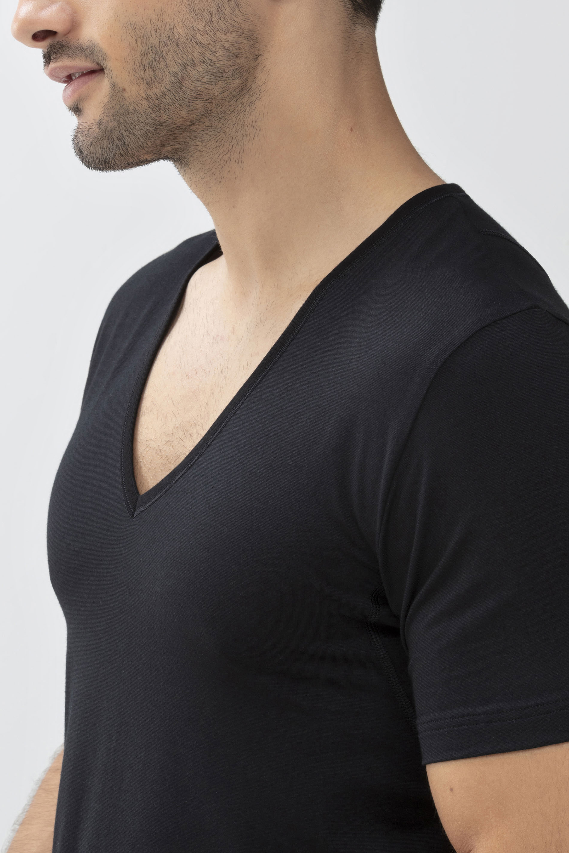 The undershirt - v neck Black Serie Dry Cotton Functional  Detail View 01 | mey®