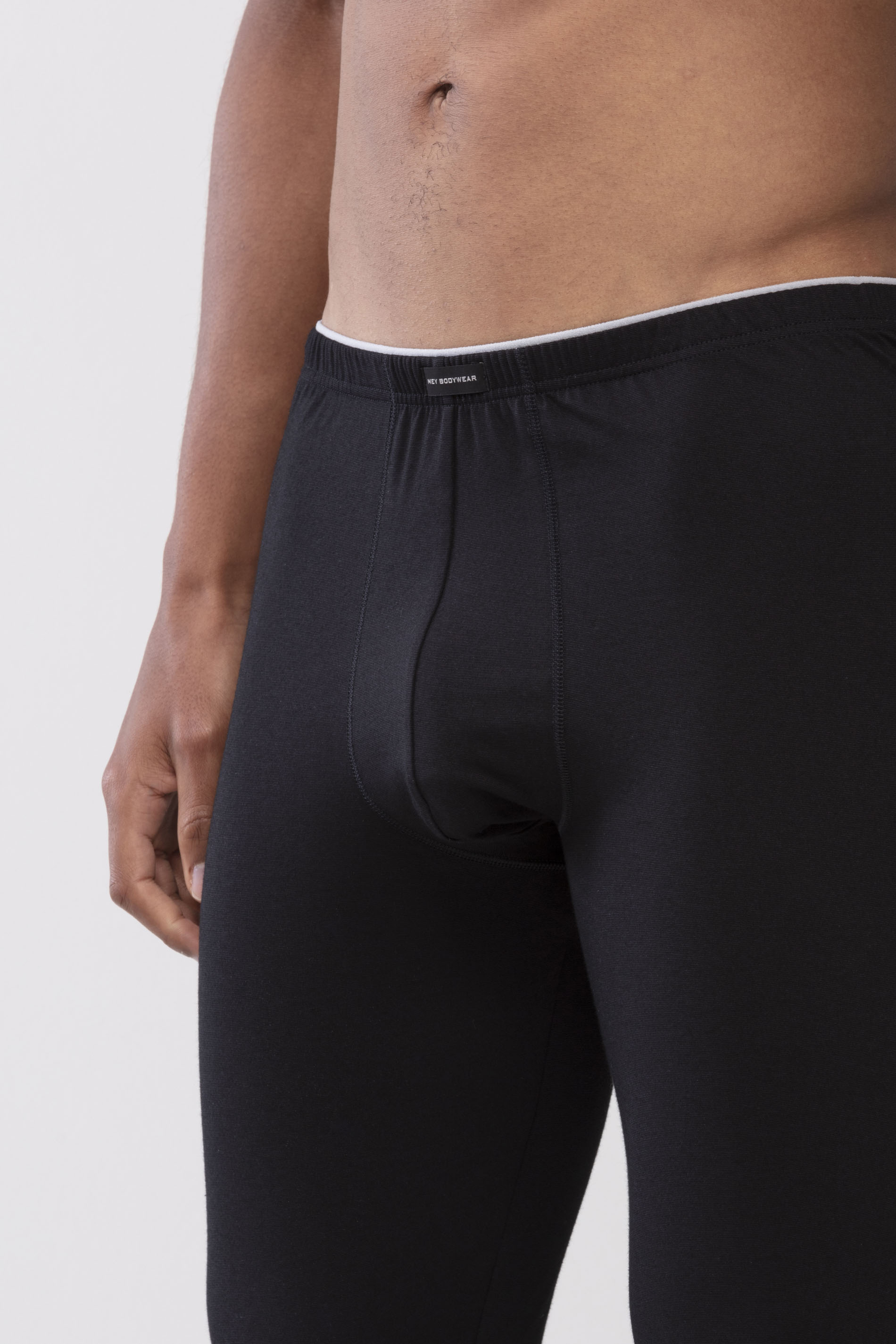 Long-Shorts Black Serie Dry Cotton Detail View 01 | mey®