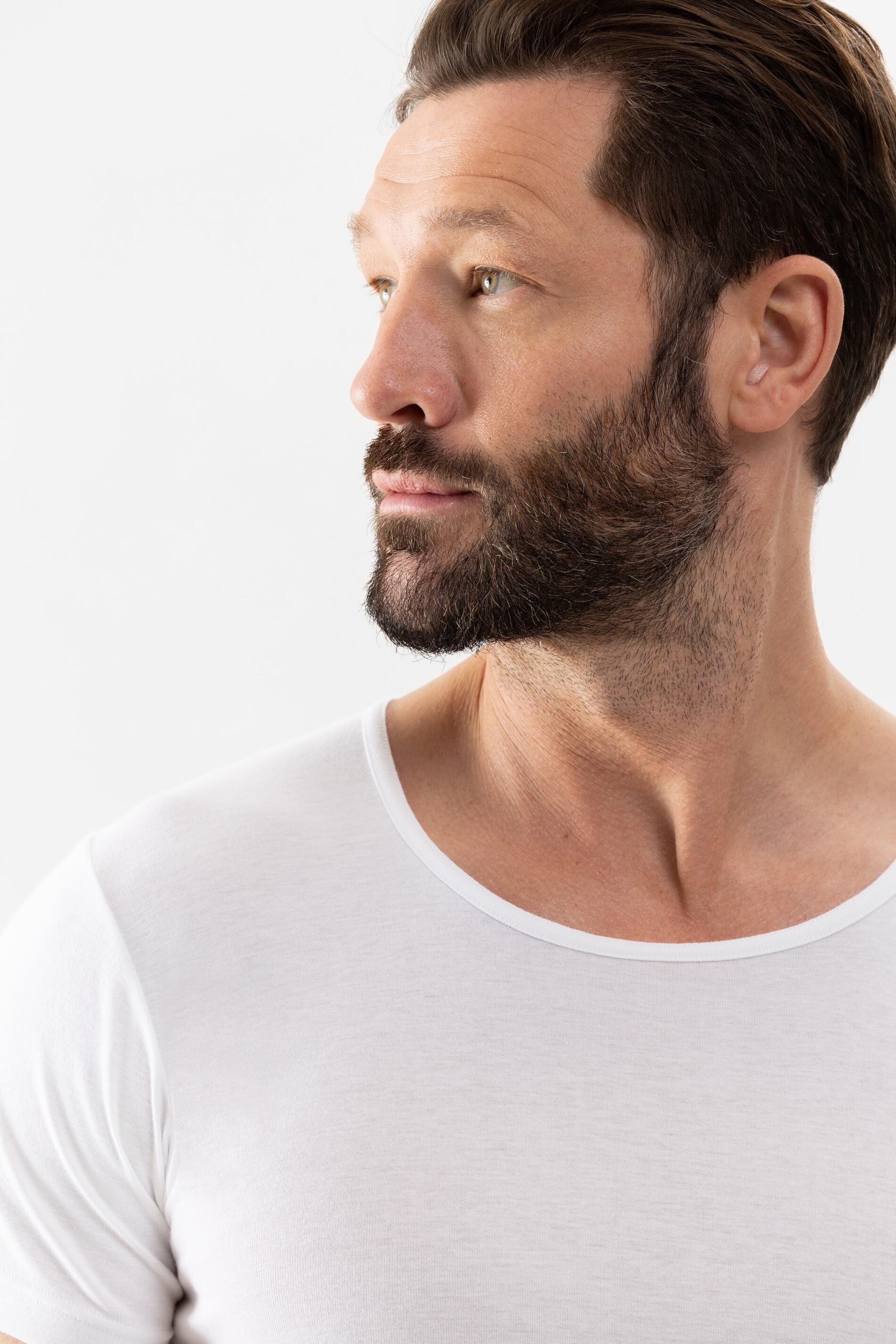 Men's shirt with round neck White Serie Casual Cotton Detail View 01 | mey®