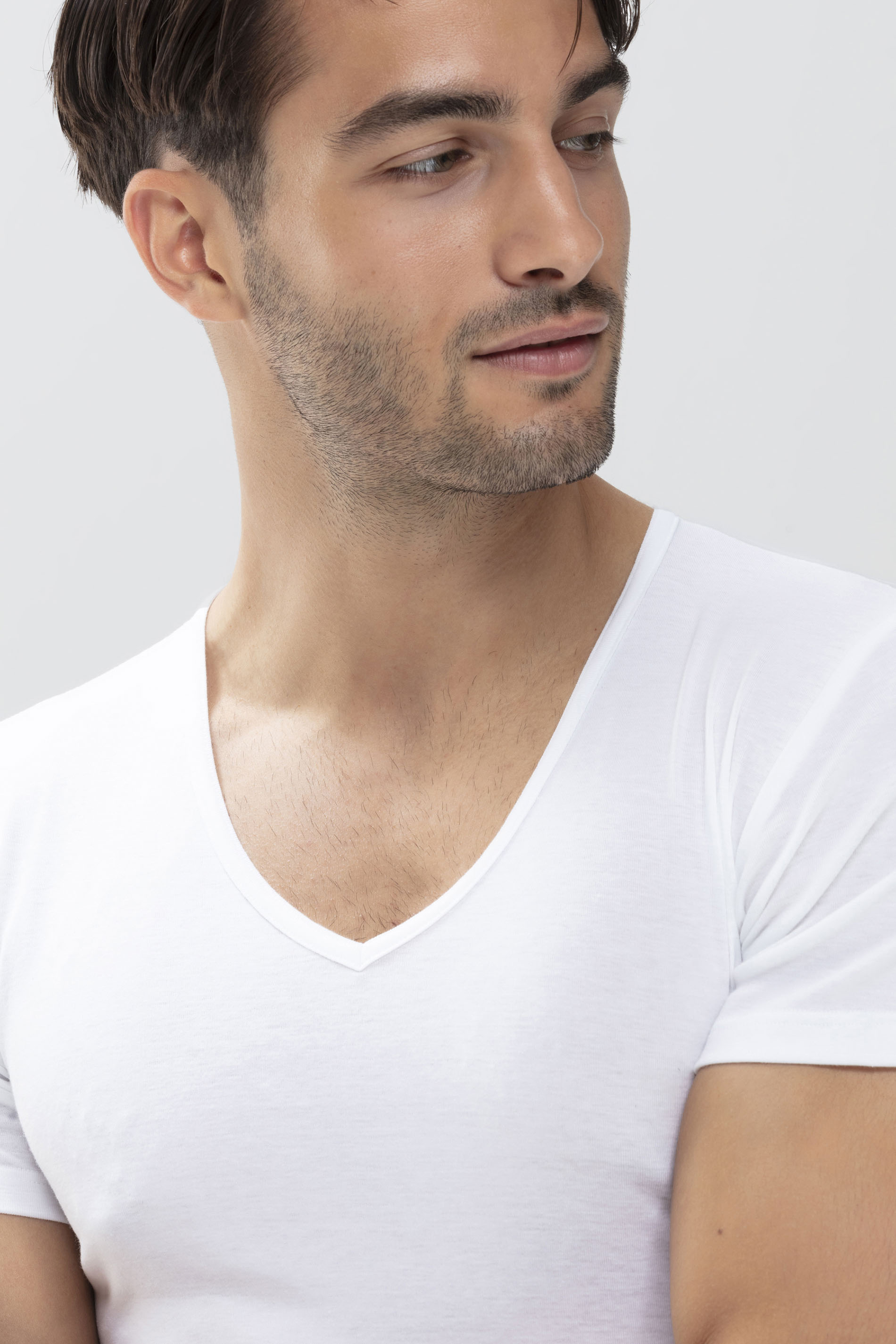 Men's shirt with V-neck White Serie Casual Cotton Detail View 01 | mey®