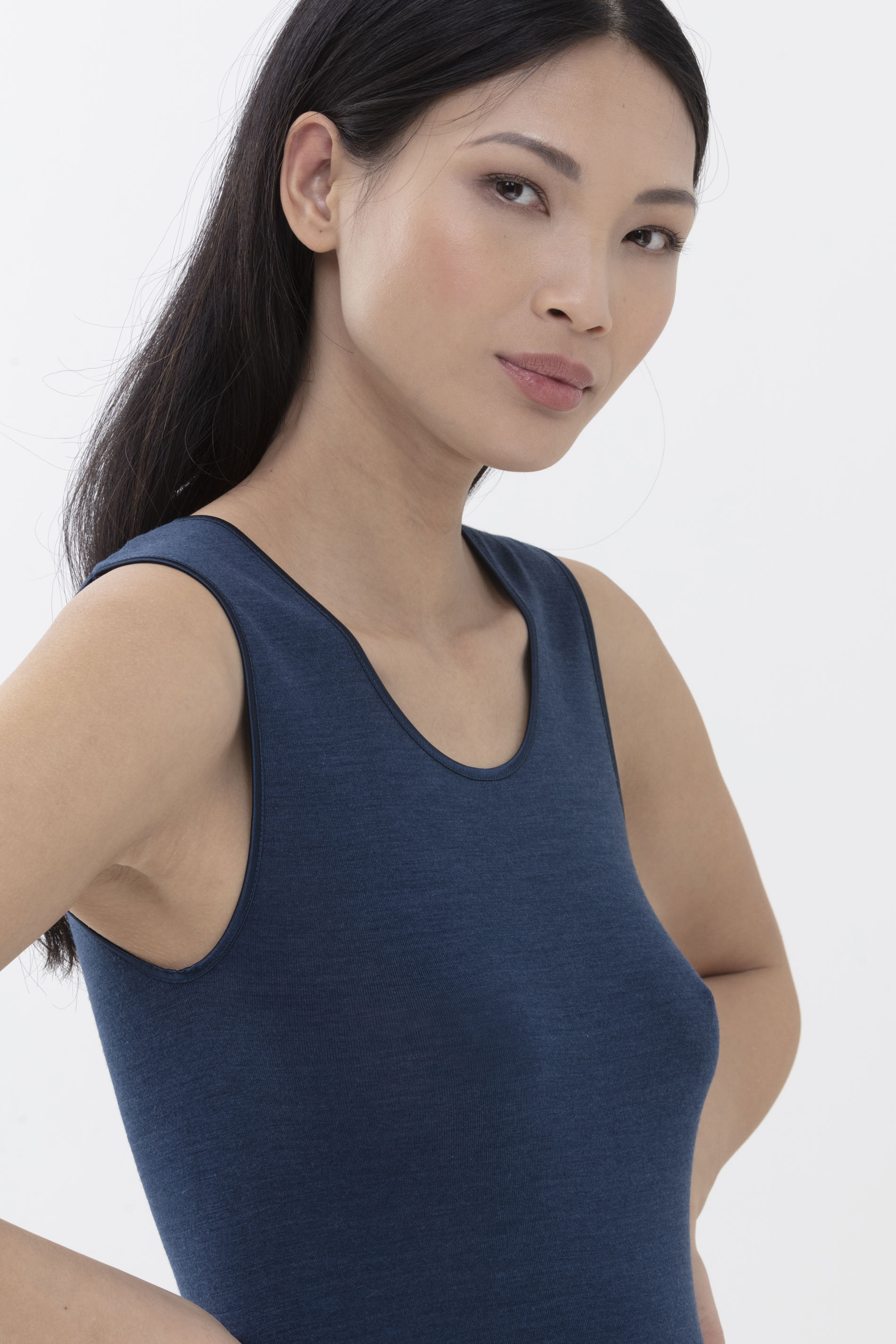 Sleeveless vest Ink Blue Serie Exquisite Detail View 01 | mey®