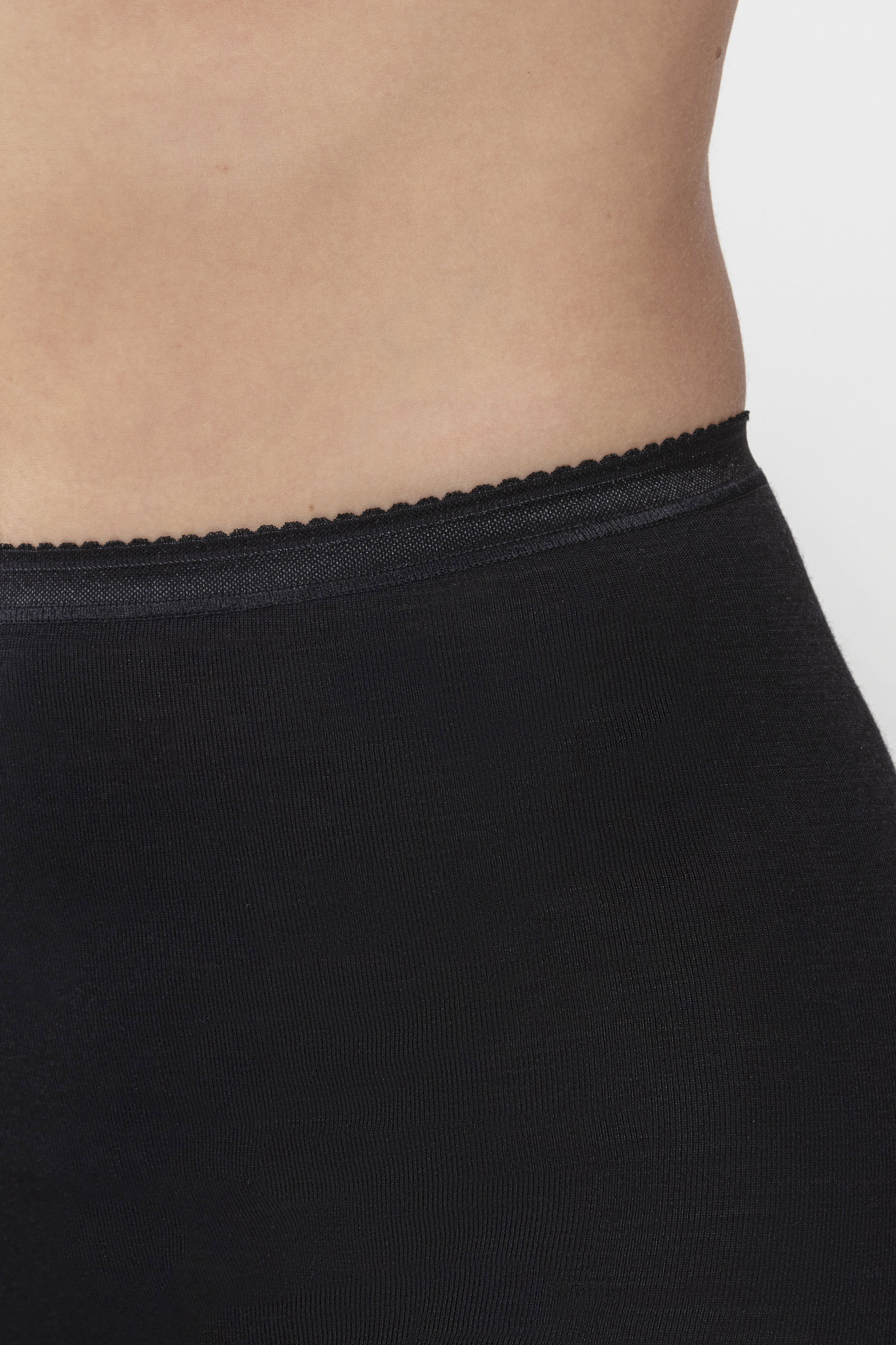 Panty Black Serie Exquisite Detail View 01 | mey®