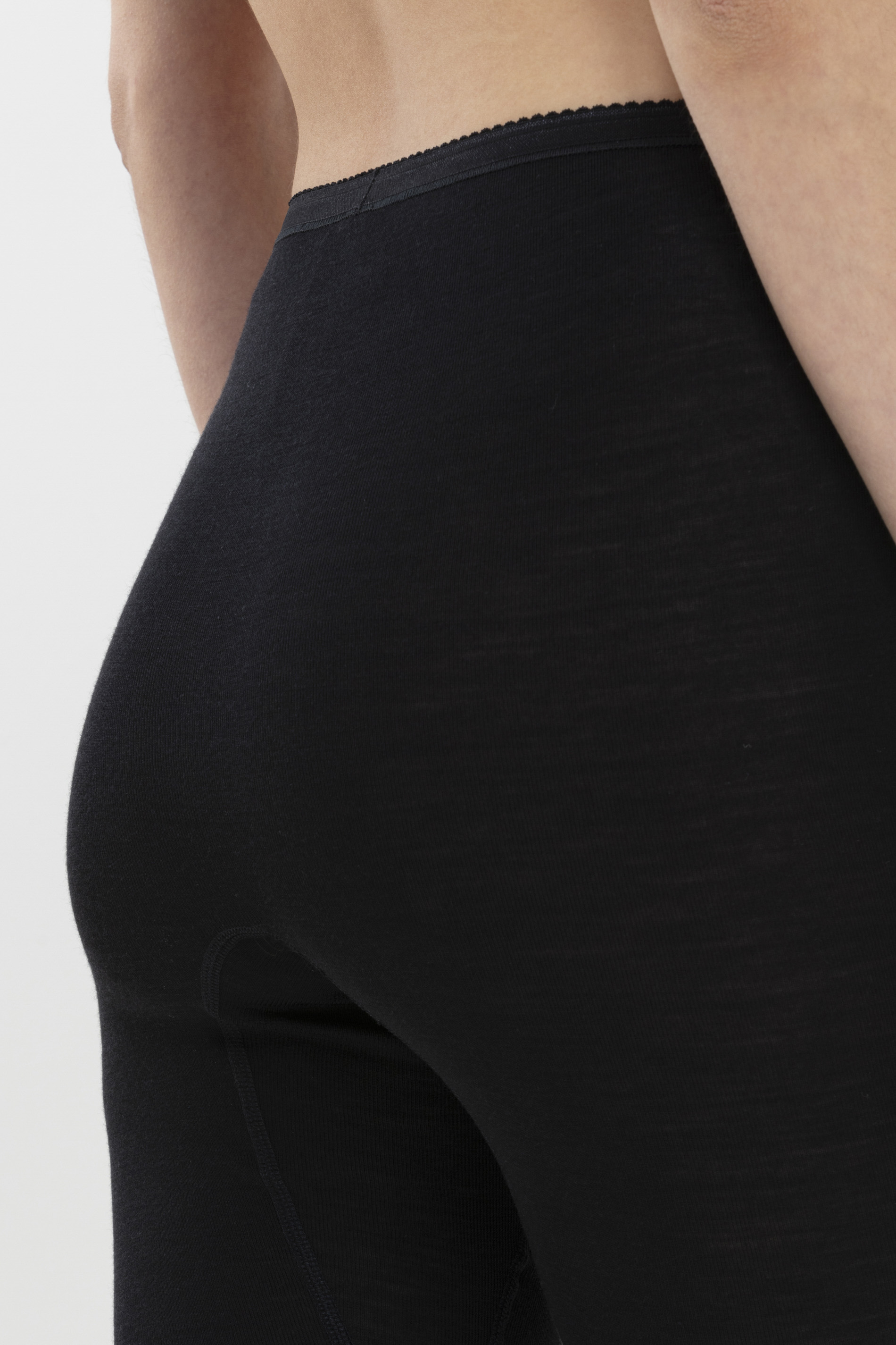 Leggings Black Serie Exquisite Detail View 01 | mey®