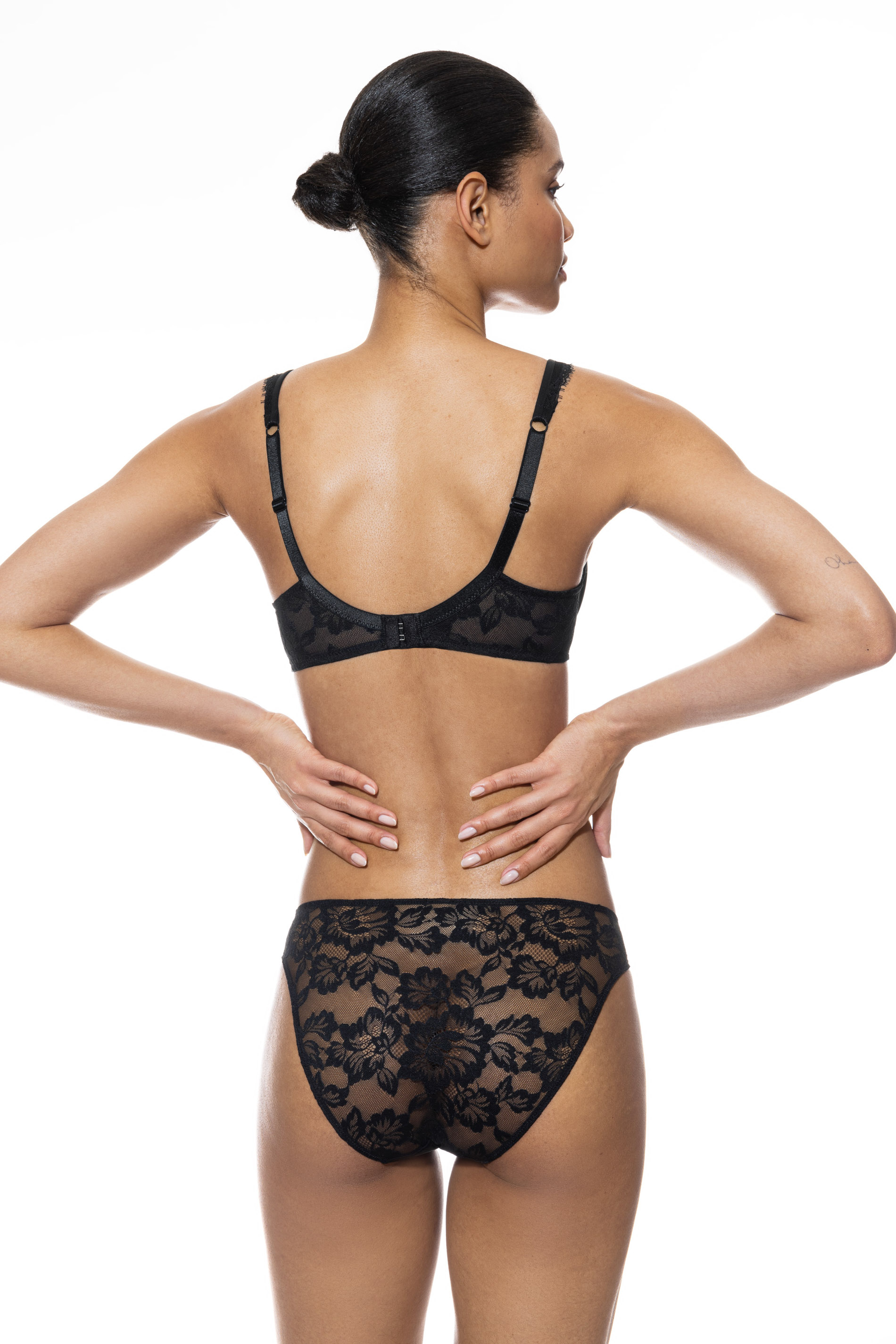 Spacer bra | Full Cup Black Serie Amazing Rear View | mey®