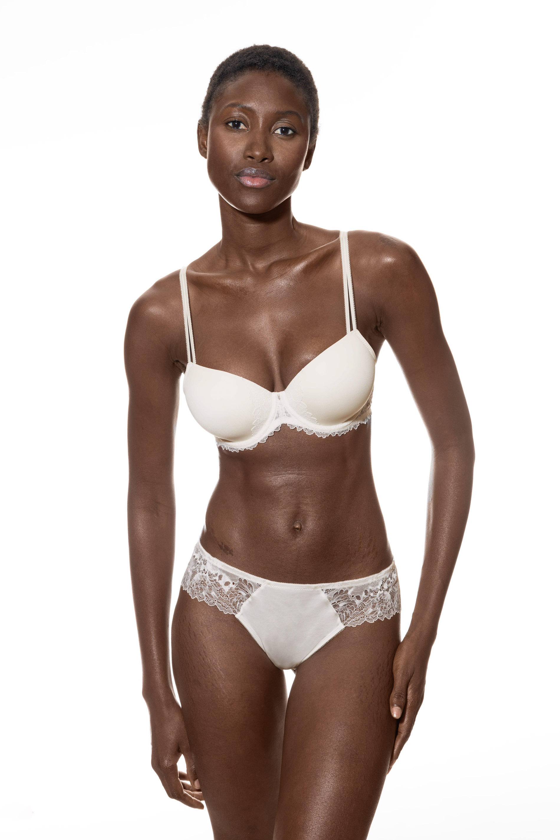 Bi-stretch bra | Full Cup Champagner Serie Luxurious Front View | mey®