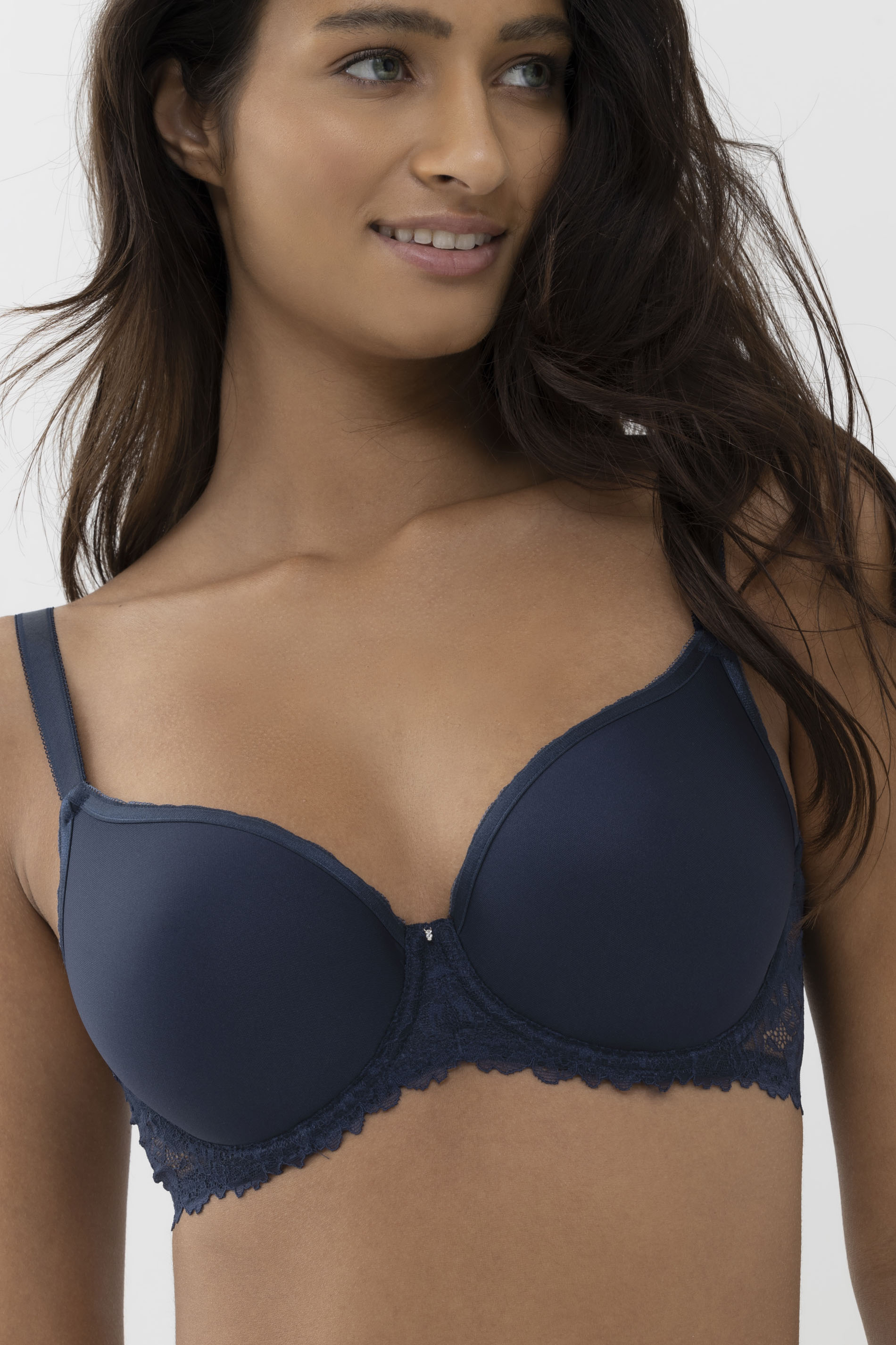 Spacer bra | Full Cup Night Blue Serie Luxurious Detail View 01 | mey®
