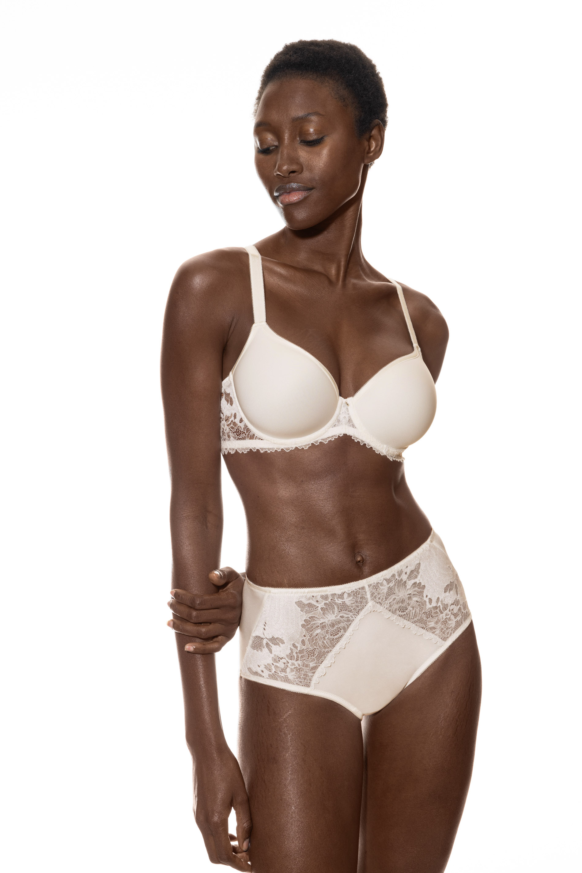 Spacer bra | Full Cup Champagner Serie Luxurious Front View | mey®