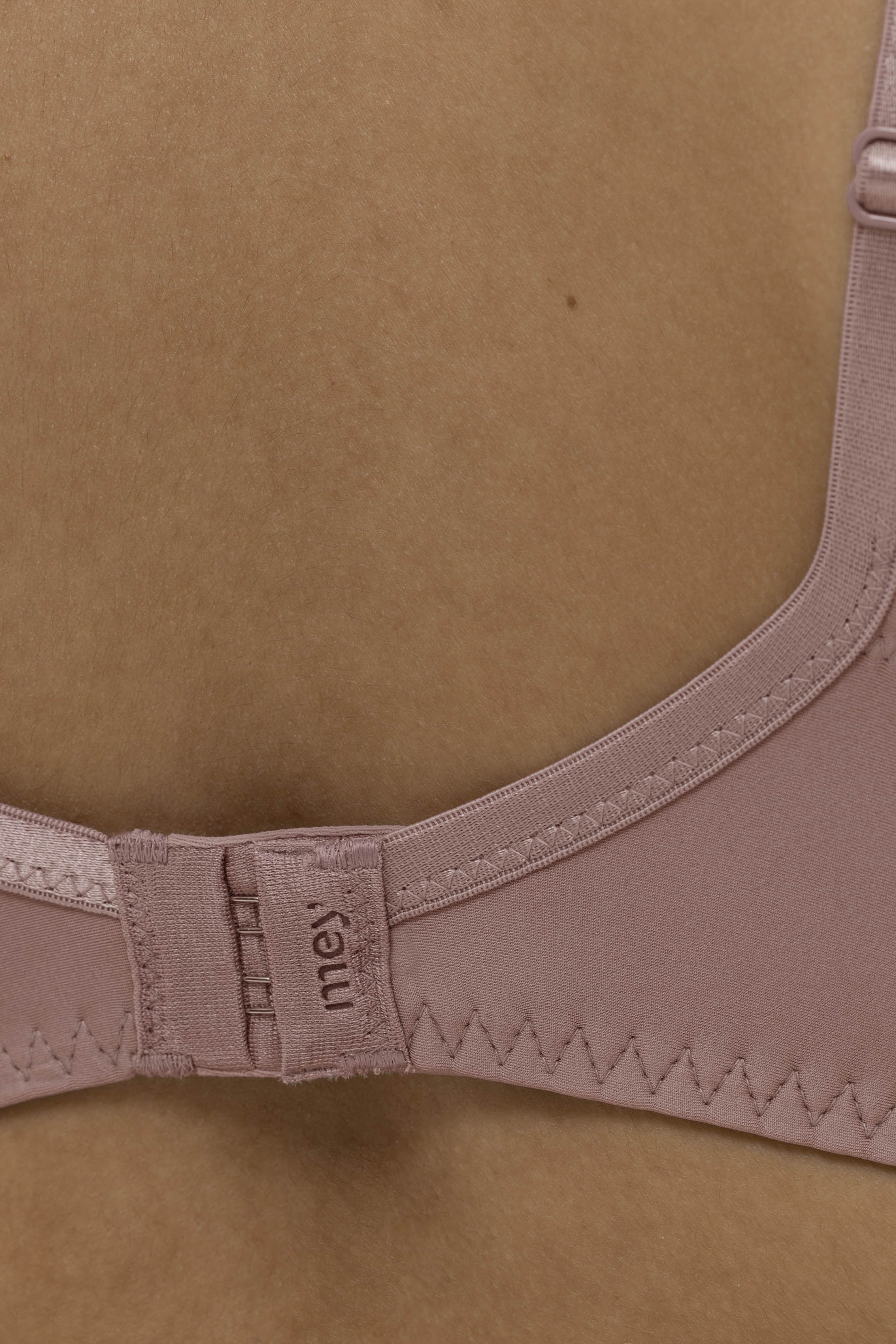 Cup bra Serie Amorous Detail View 01 | mey®