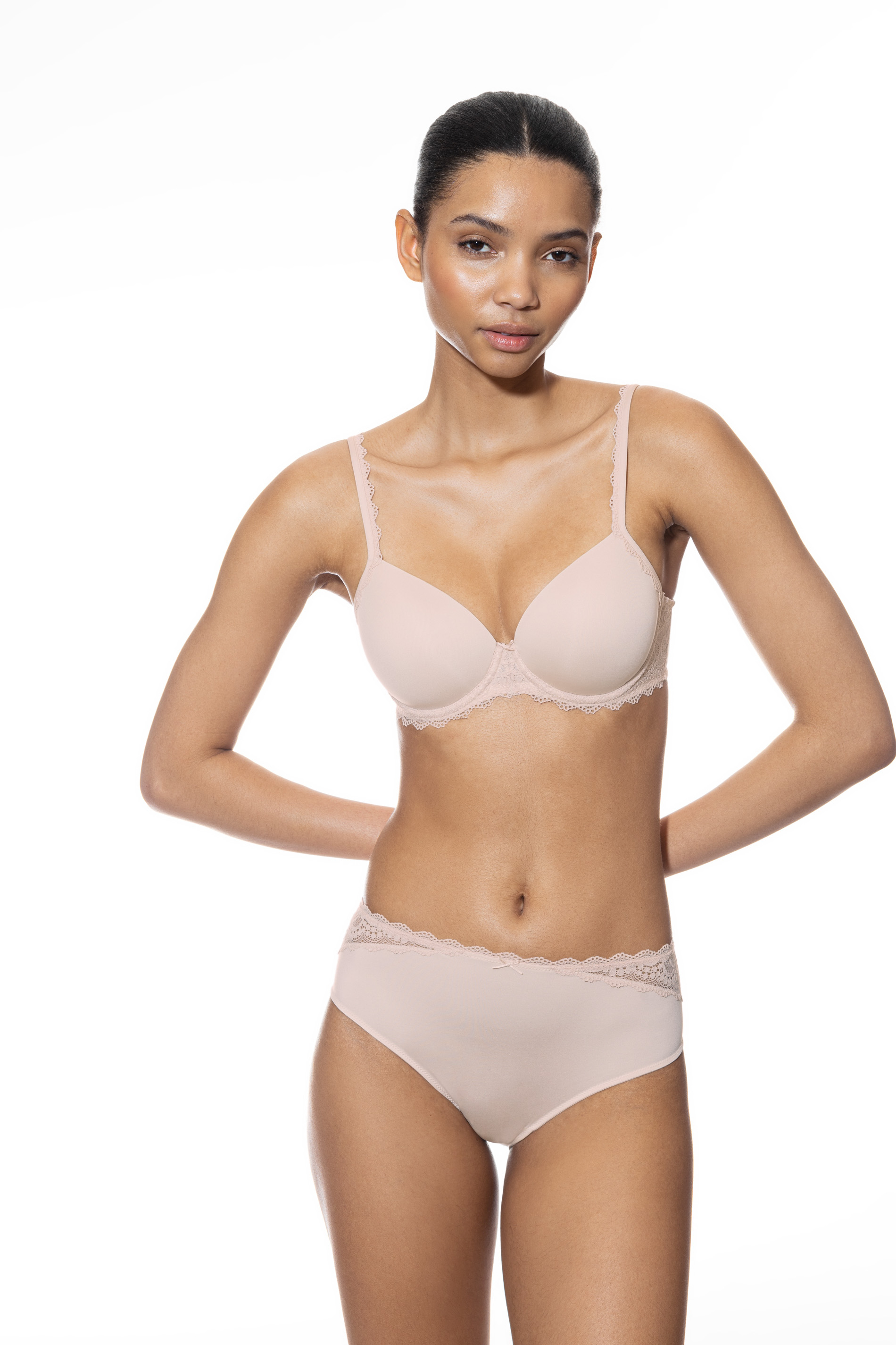 Cup bra Bailey Serie Amorous Front View | mey®