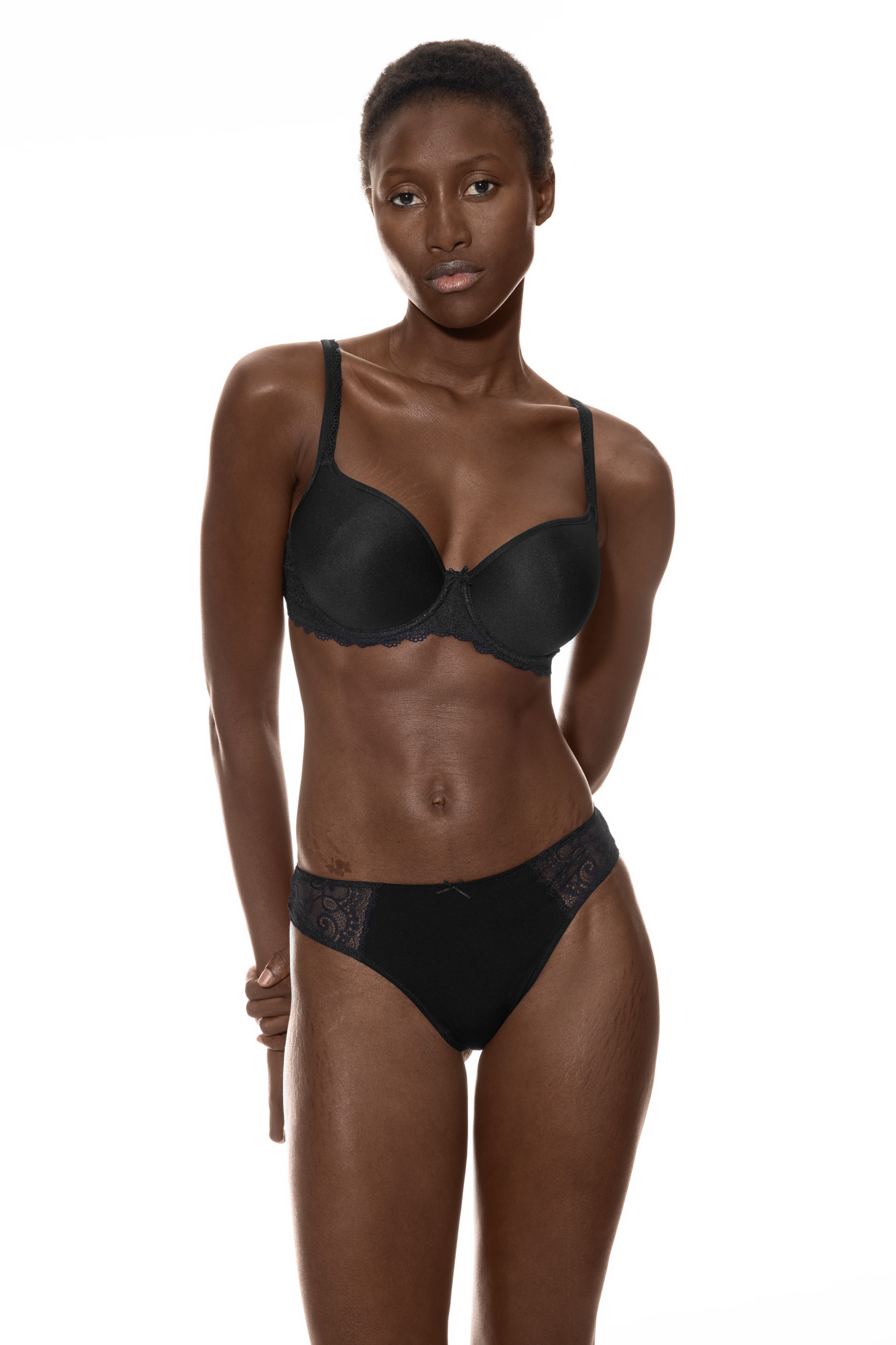 Spacer bra Black Serie Amorous Front View | mey®