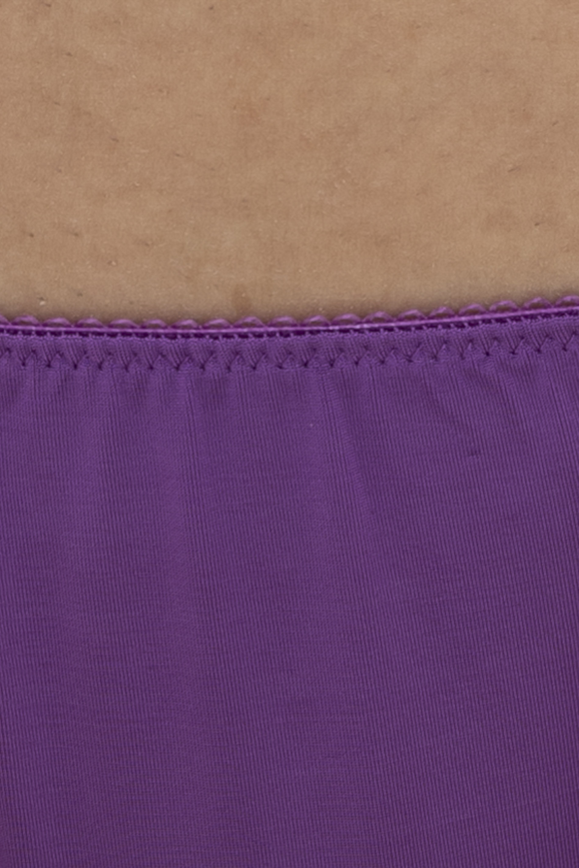 Thong Fresh Plum Serie Poetry Classy Detail View 01 | mey®
