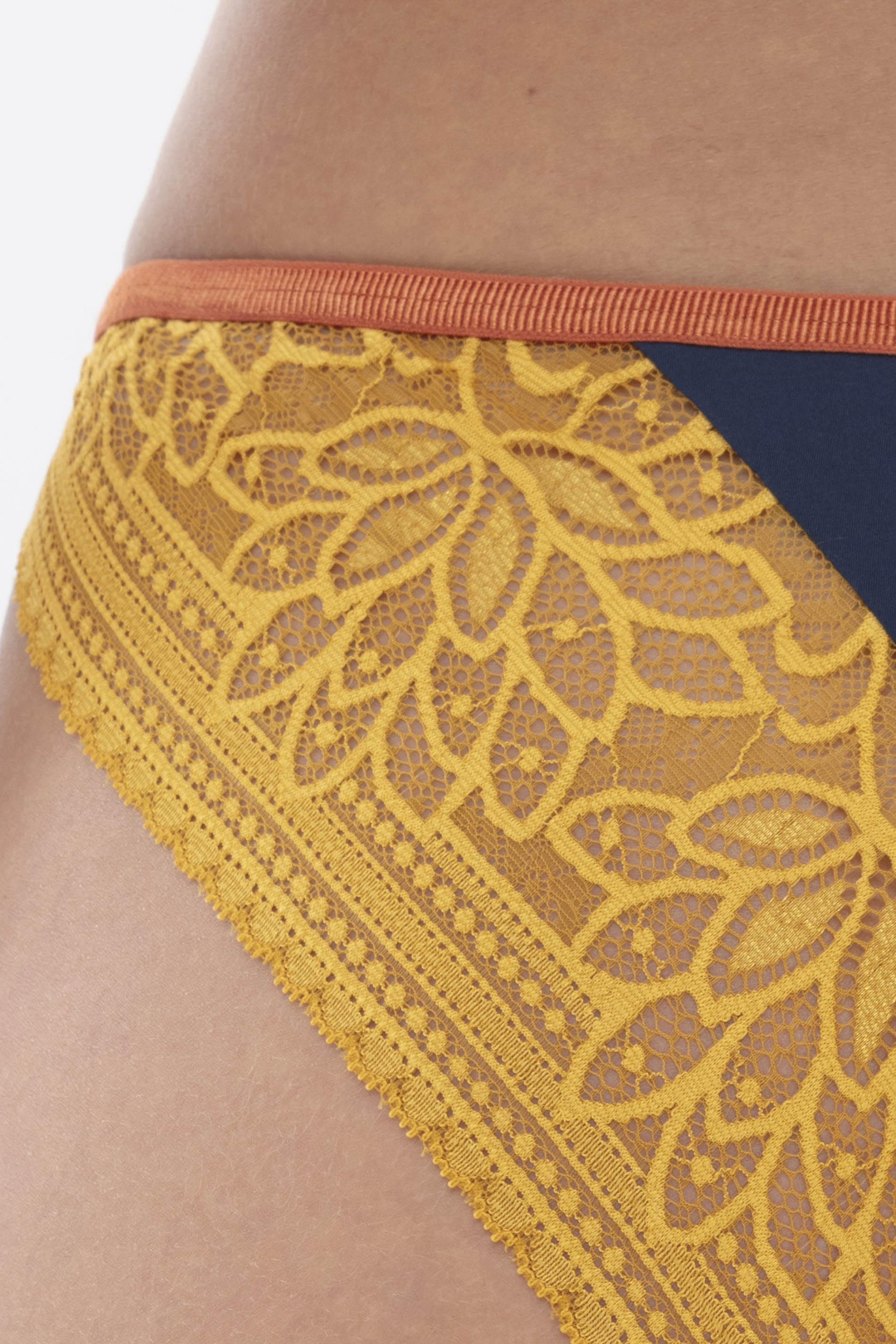 Thong Wintergold Serie Poetry Glam Detail View 01 | mey®