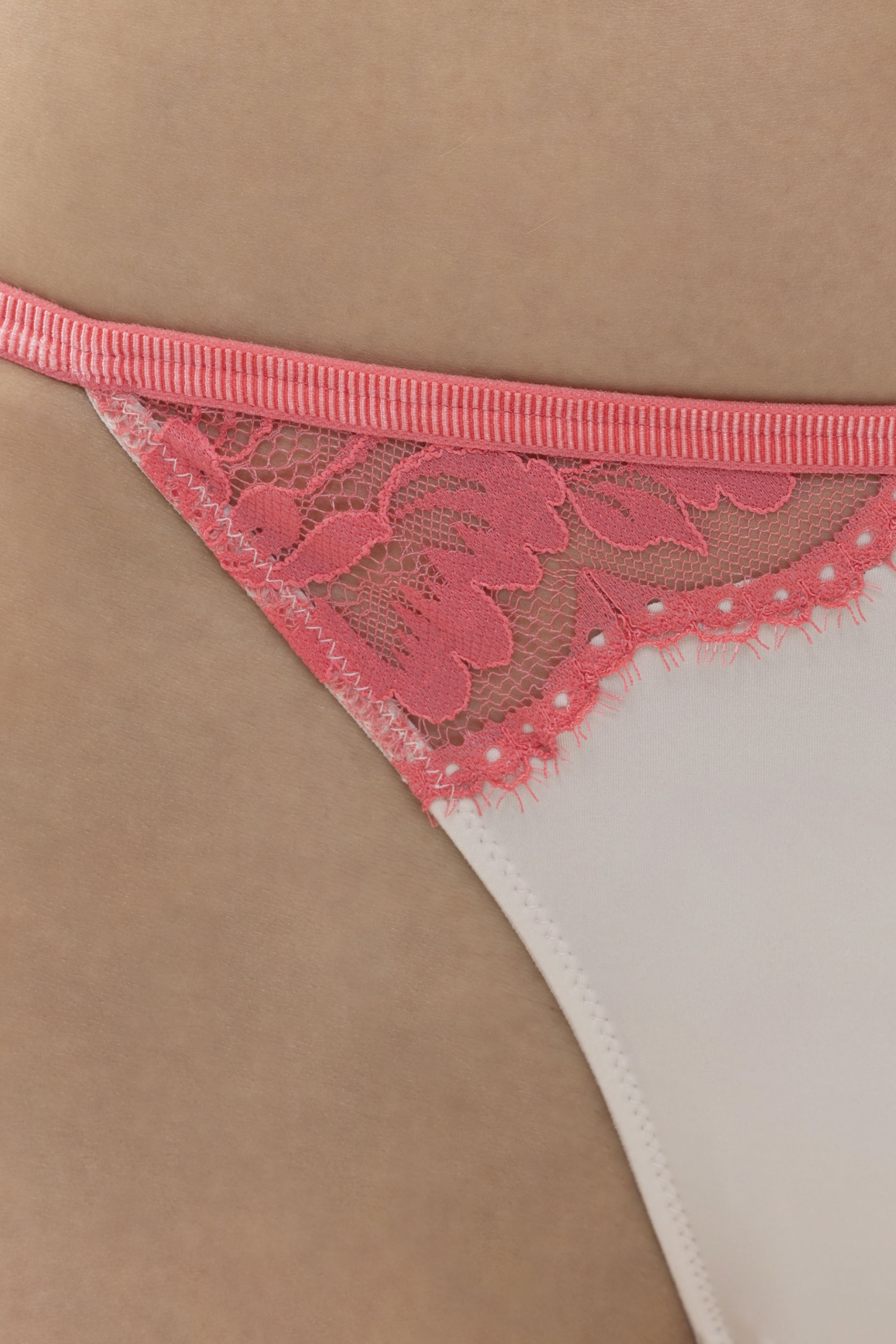 Thong Serie Poetry Vogue Detail View 01 | mey®