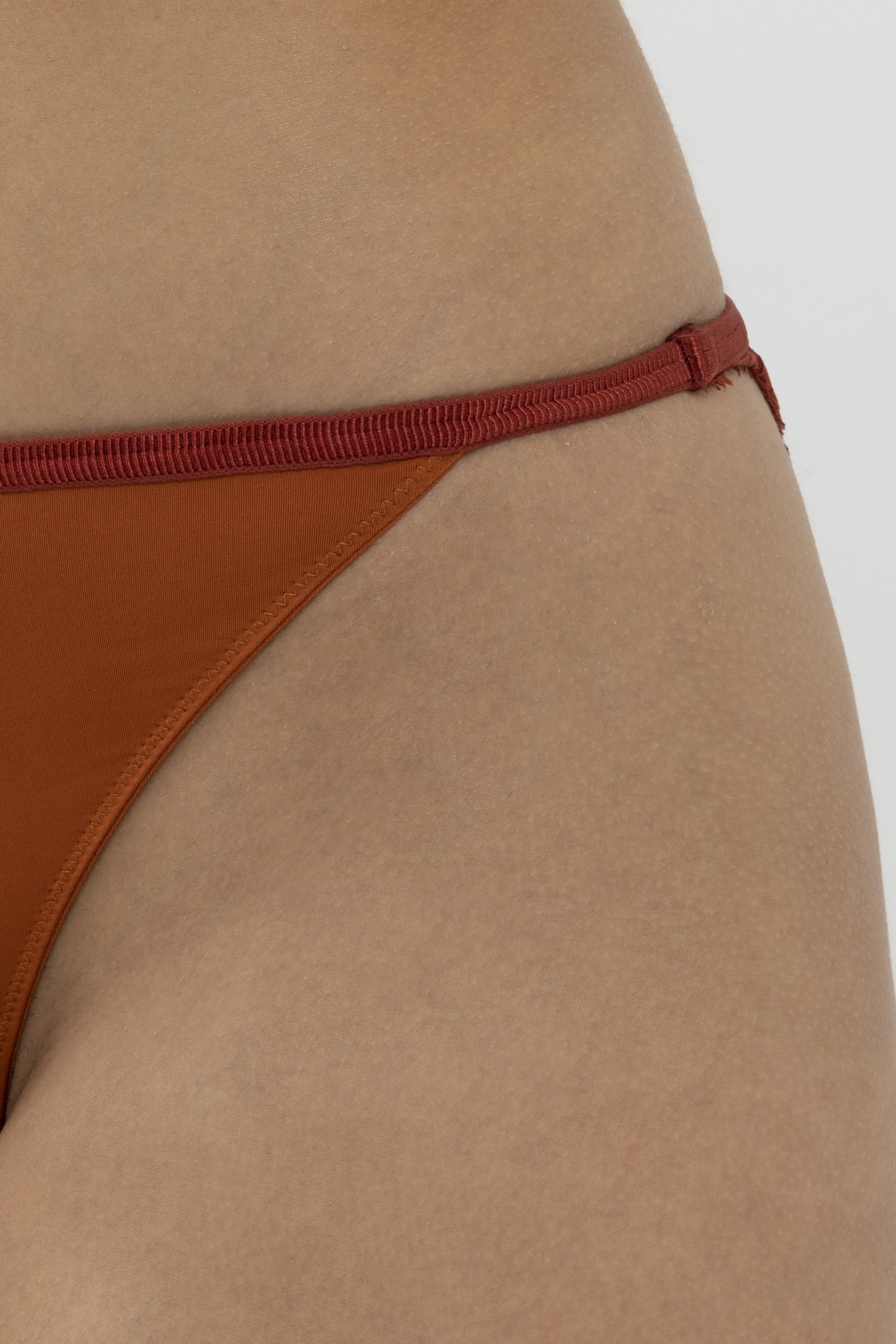 Tanga Red Pepper Serie Poetry Vogue Detailansicht 01 | mey®