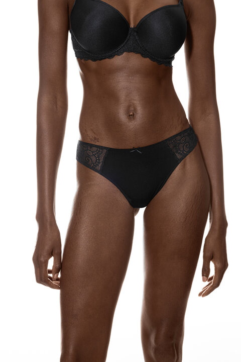 String Black Serie Amorous Front View | mey®
