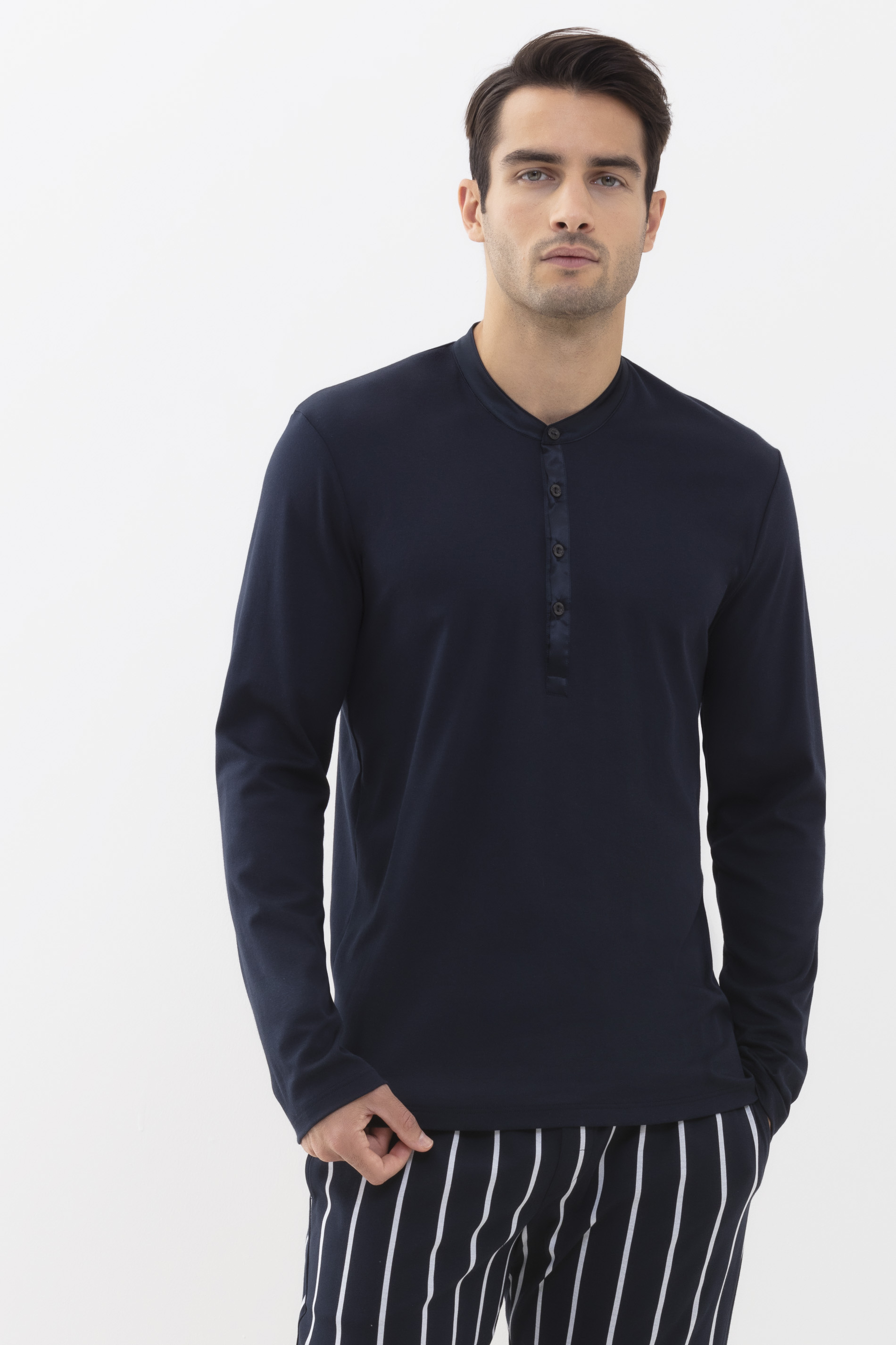 Man wears long-sleeved, dark blue top from the Mix & Match series Aarhuus | mey® 