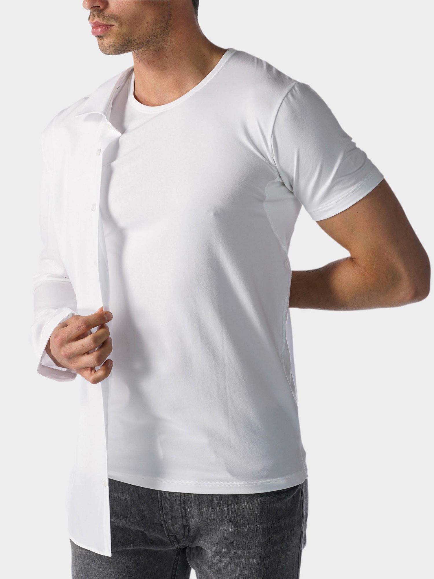 Das ideale Unterziehshirt zum Hemd | mey®