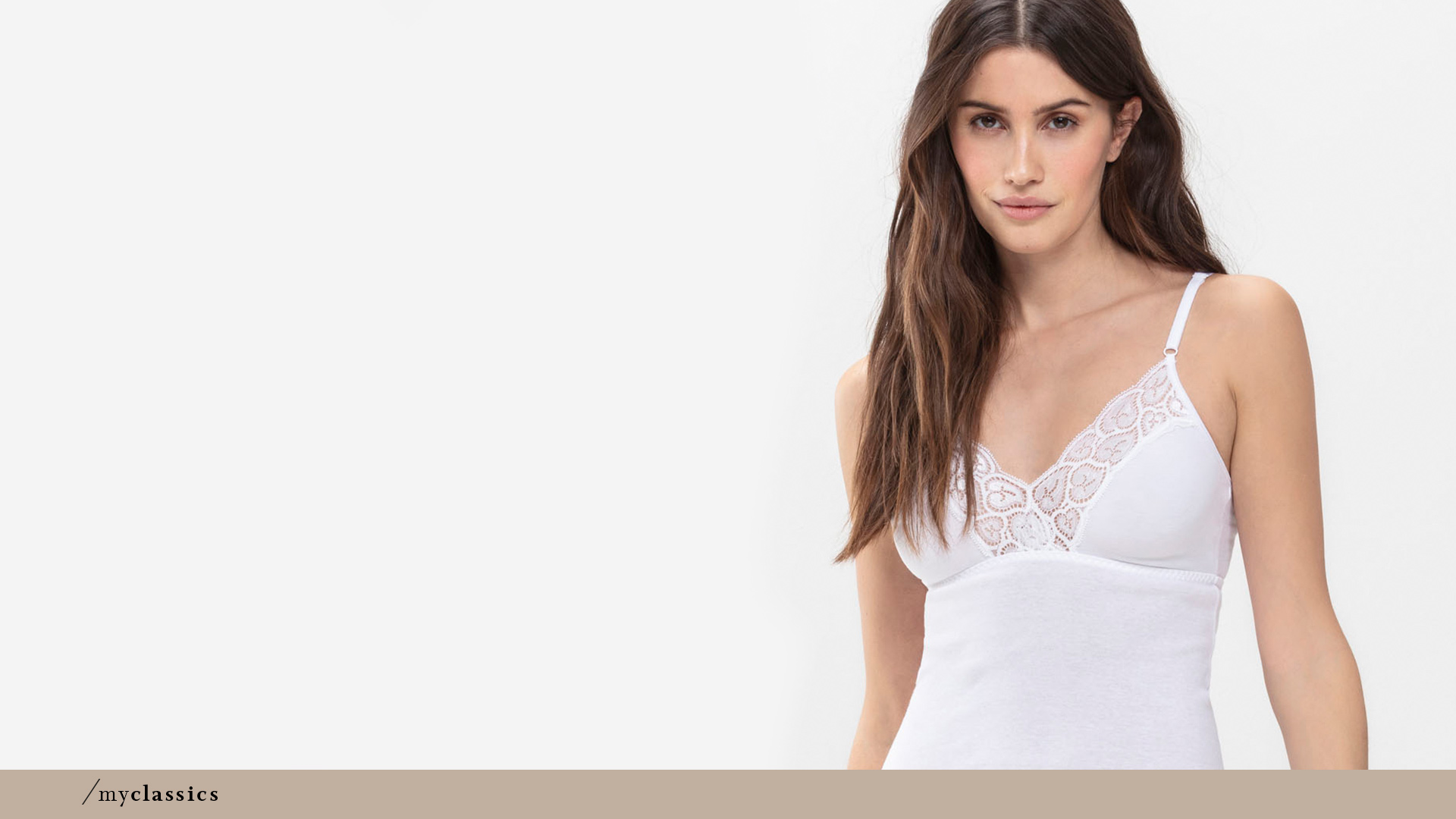 Woman wears a white bra top made of cotton from the 2000 series with a lace neckline and no side seams | mey®