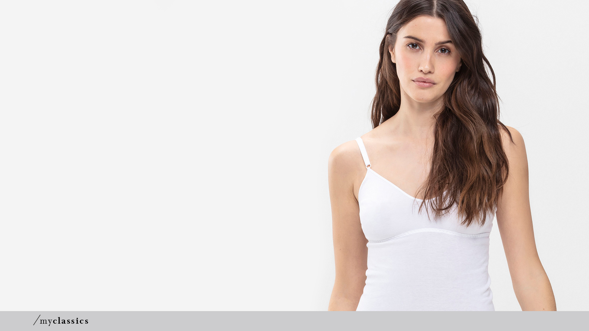 Woman wears white bra top without side seams, made of Peruvian Pima cotton, from the Noblesse series | mey®