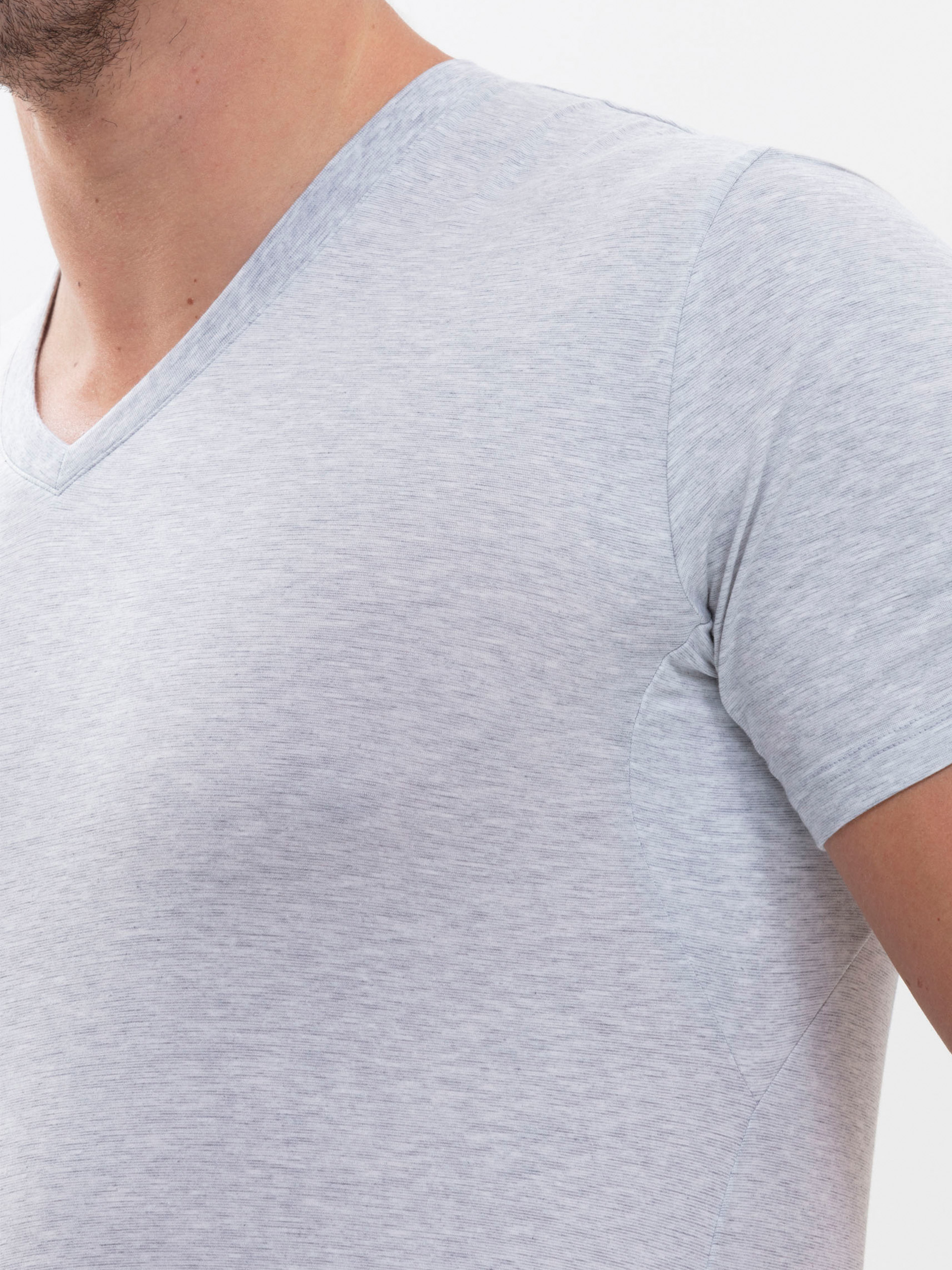 Fabric insert with COOLMAX® fibres worn on a V-neck shirt in light grey melange on the model; the seams are virtually invisible | mey®