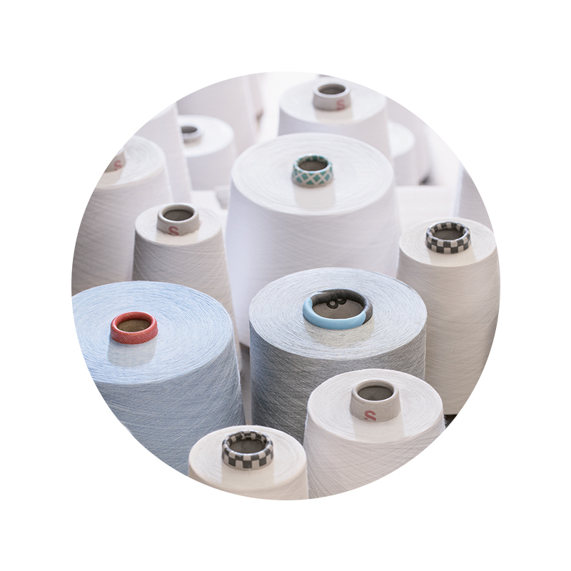 Various rolls of yarn in white and blue and different sizes | mey® 