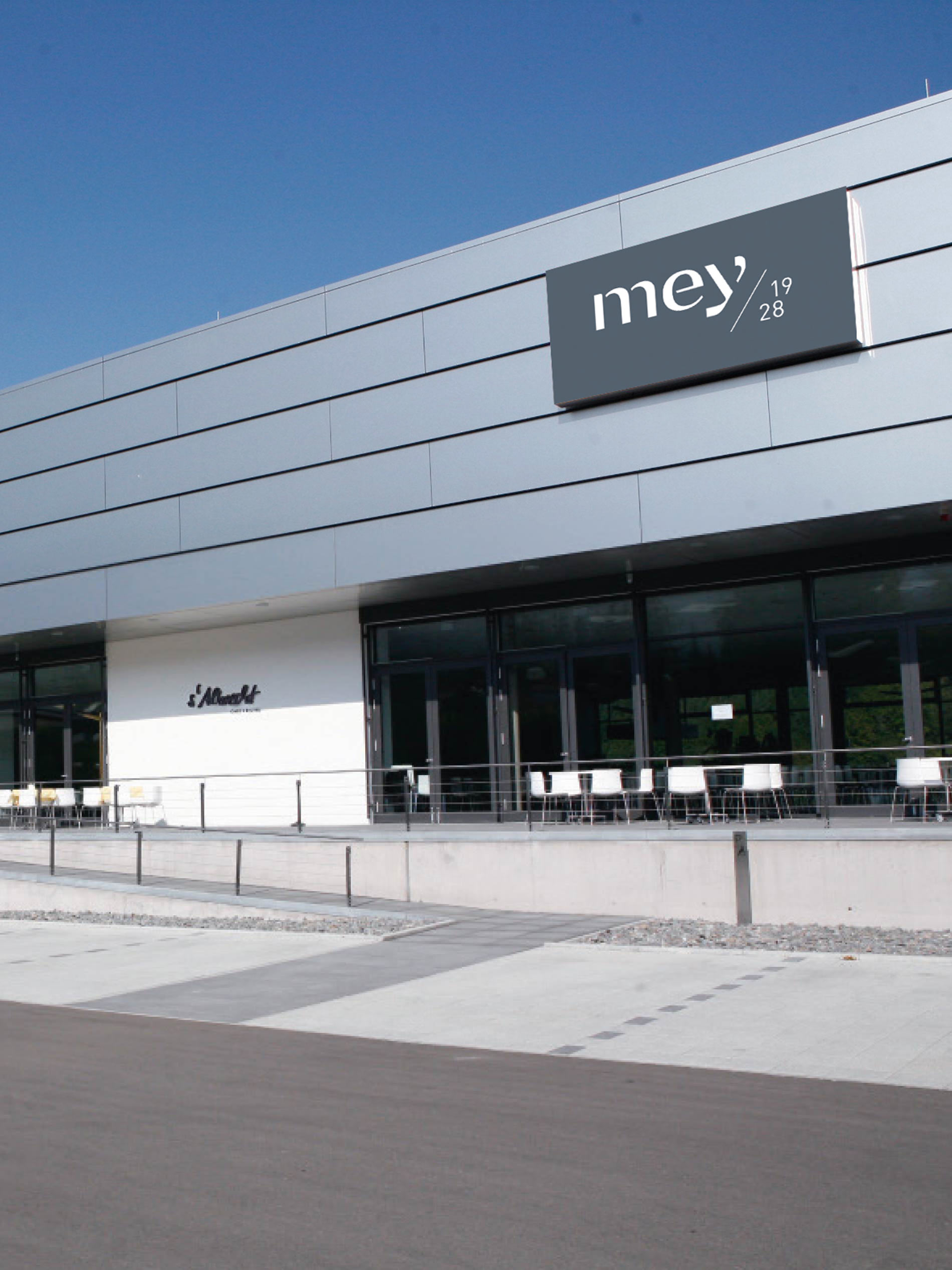 mey new build in Albstadt, Germany with car park, company restaurant and the Bistro s ’ Albrecht | mey®