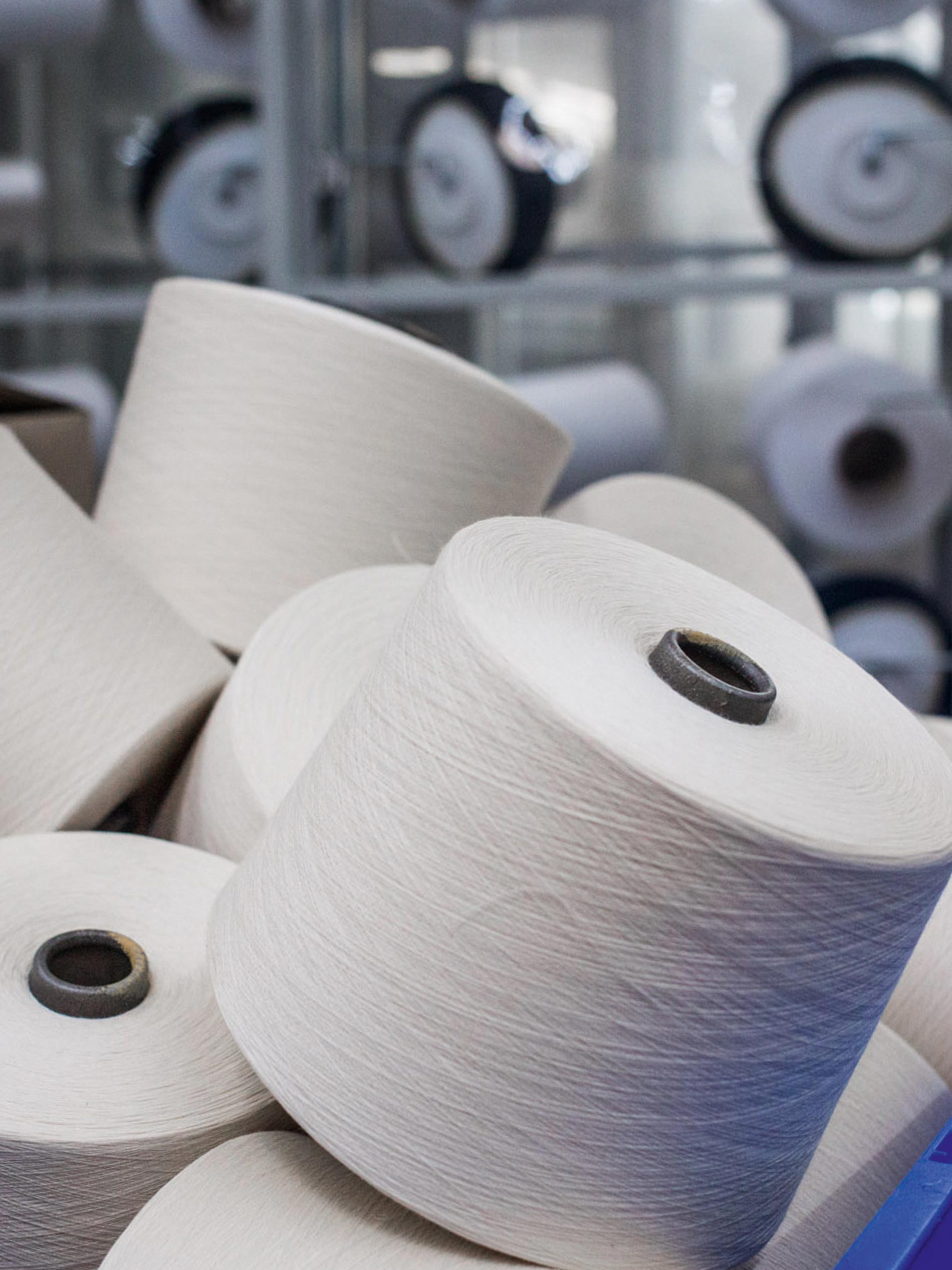 Rolls of yarn, ready to use in the knitting machine | mey®