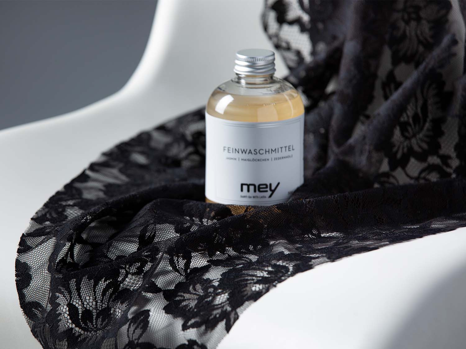 How to wash lace correctly | mey®