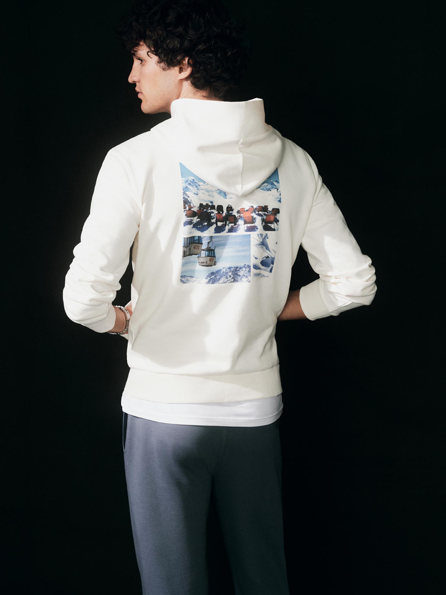 Hoodie in Whisper White backside with print | mey®