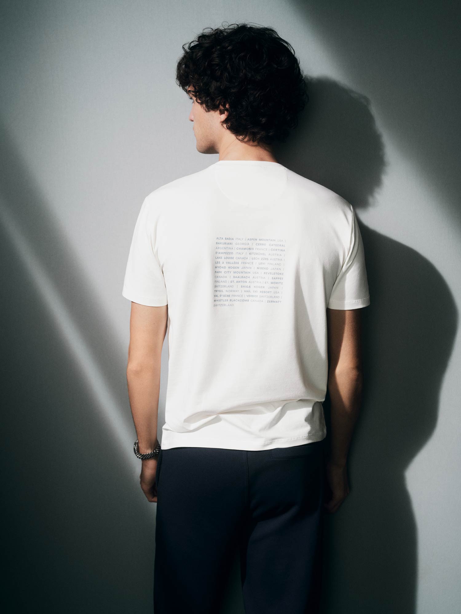 Weißes T-Shirt mit Print auf dem Rücken von meystory | mey®